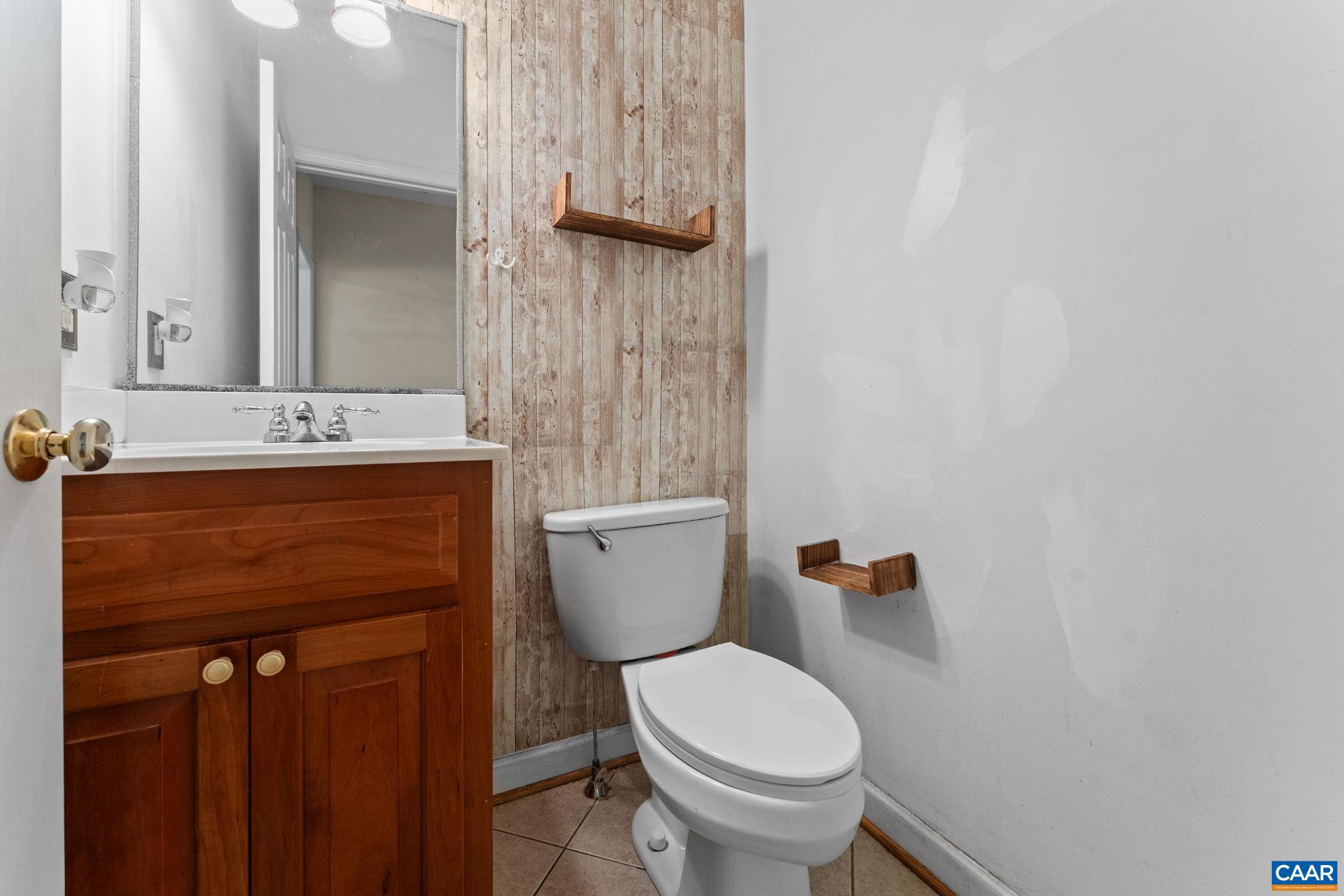 LAKE MONTICELLO - Residential