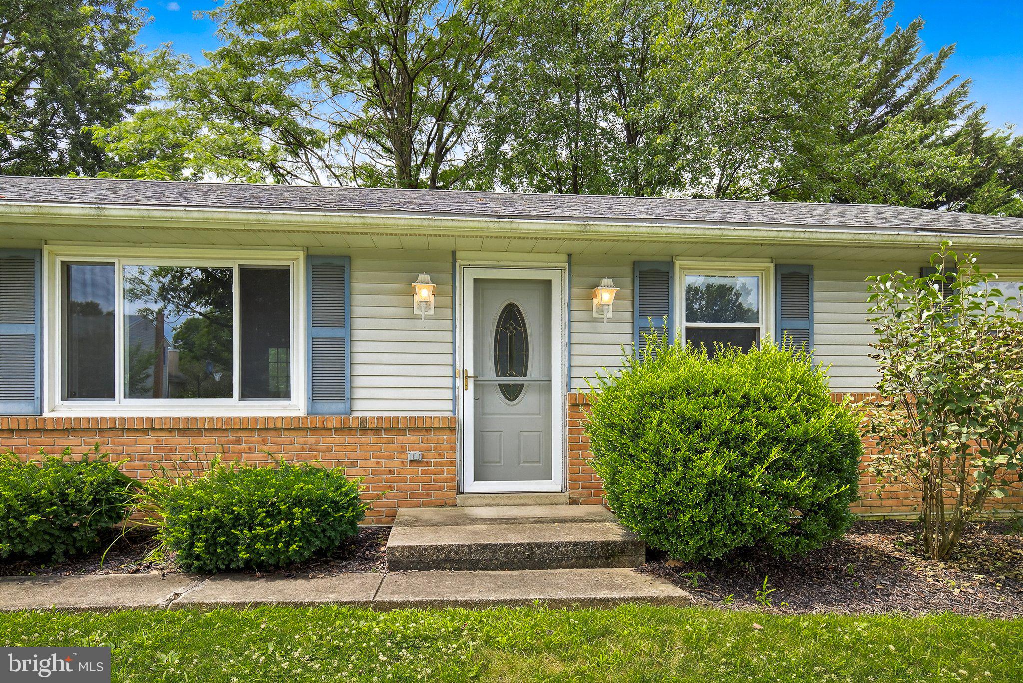 818 LAKEVIEW DRIVE