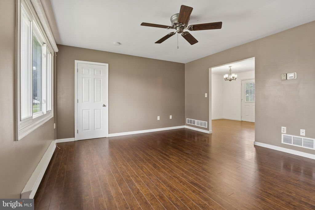 Photo of 818 Lakeview Drive, LANCASTER, PA 17601 (MLS # PALA2073366)