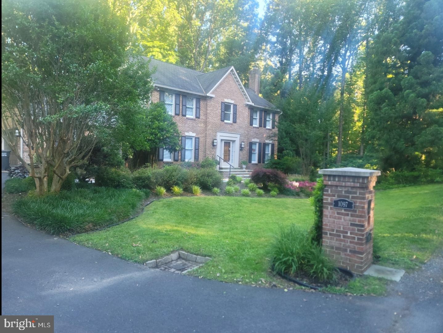 1097 OLD CEDAR ROAD