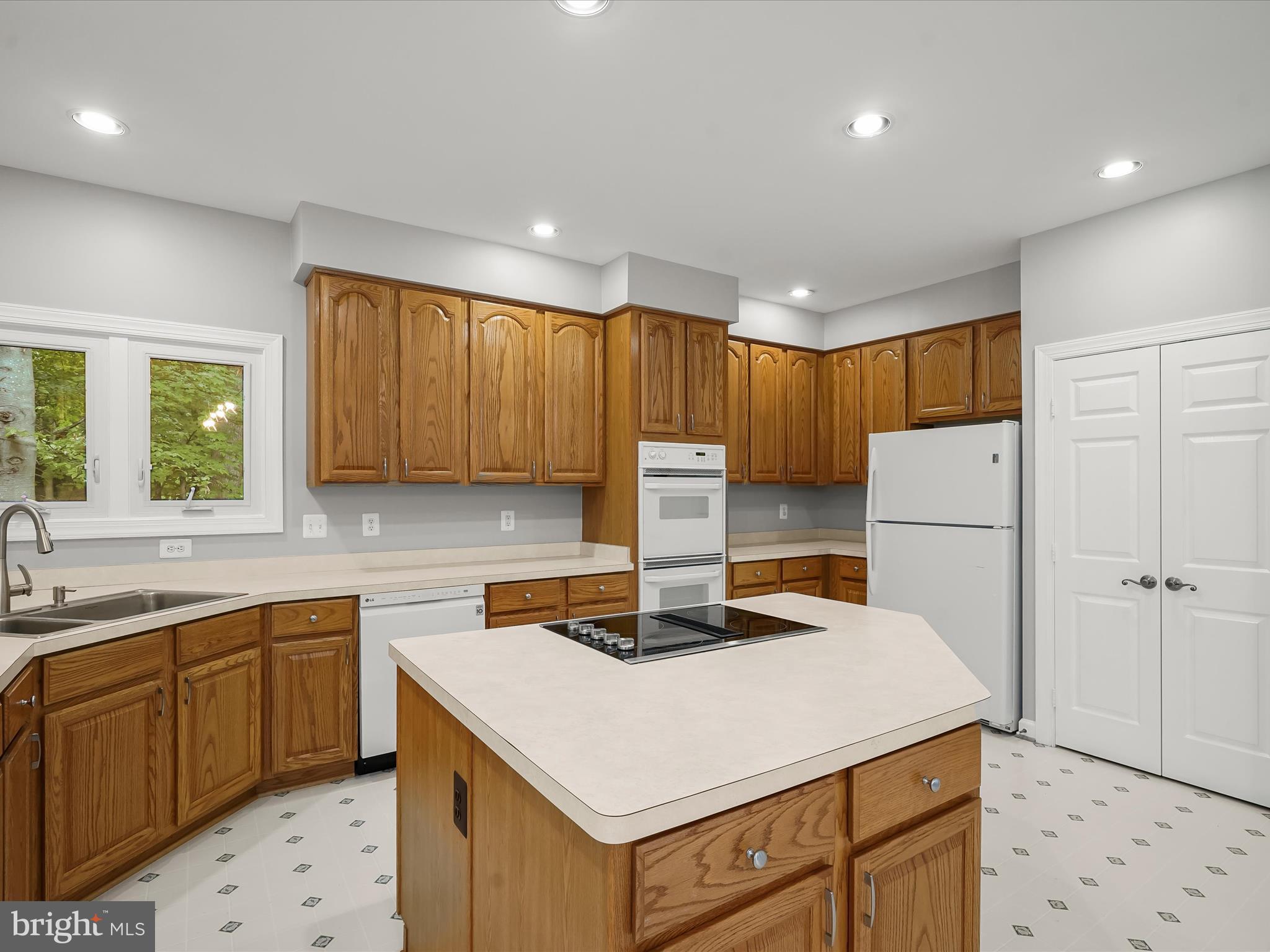 PALISADES POINTE - Residential