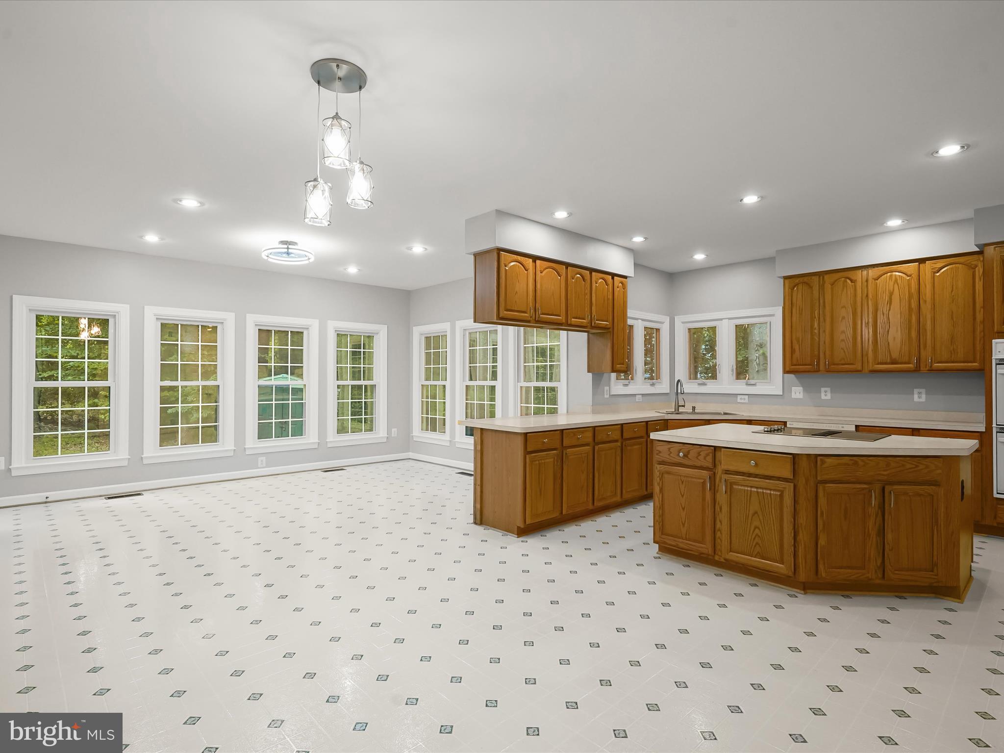 PALISADES POINTE - Residential