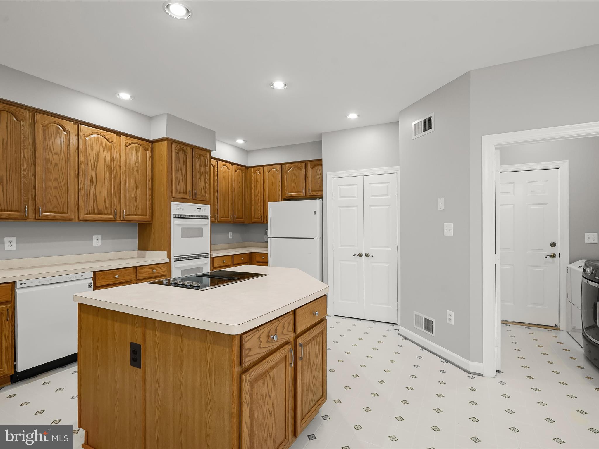 PALISADES POINTE - Residential