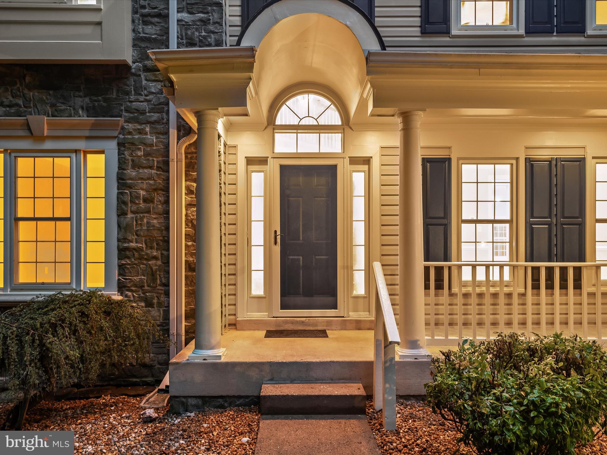 PALISADES POINTE - Residential