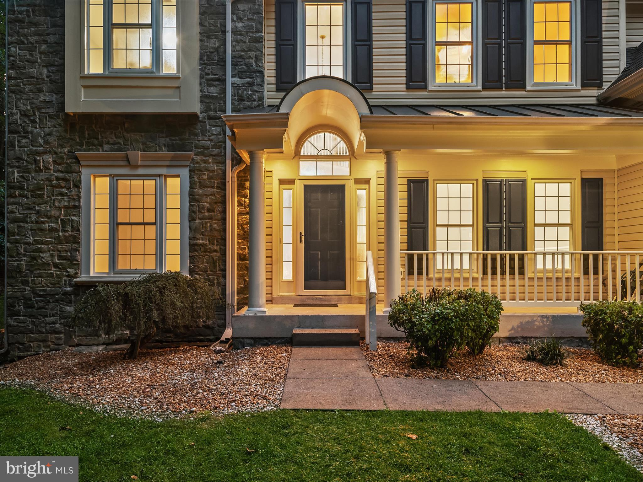 PALISADES POINTE - Residential