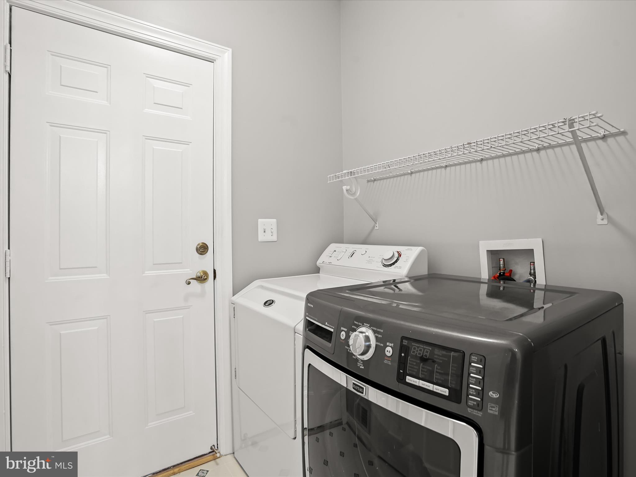 PALISADES POINTE - Residential