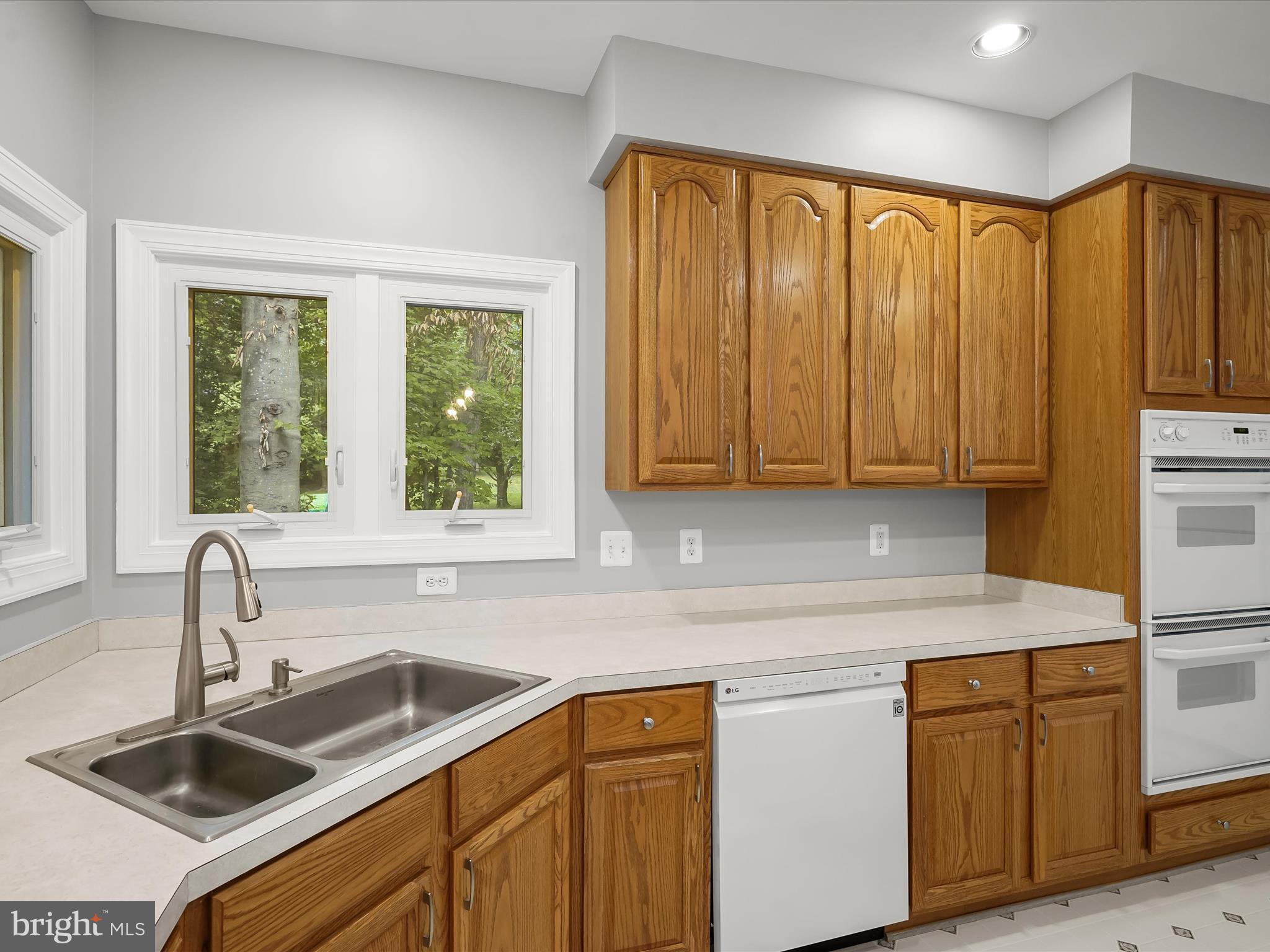 PALISADES POINTE - Residential