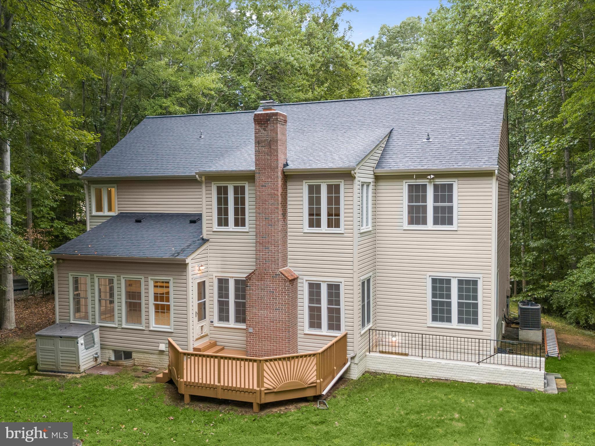 PALISADES POINTE - Residential