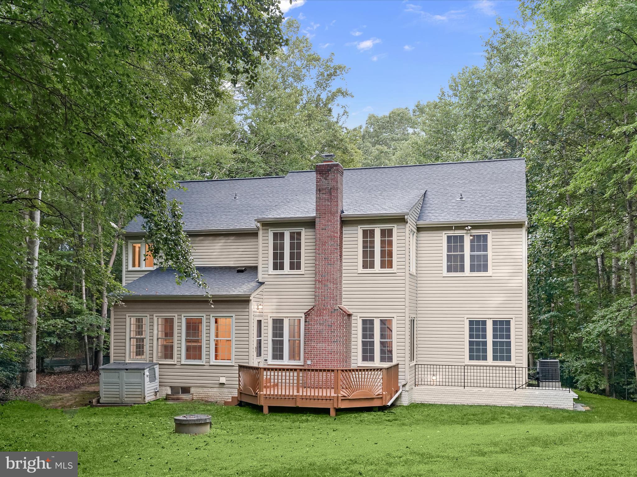 PALISADES POINTE - Residential