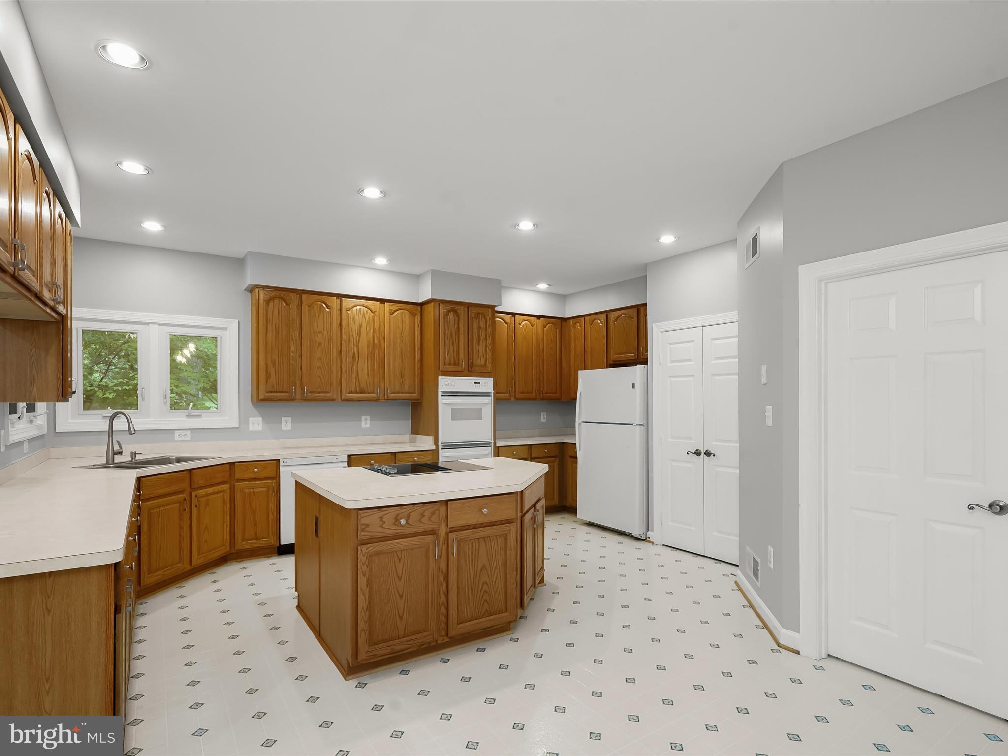 PALISADES POINTE - Residential