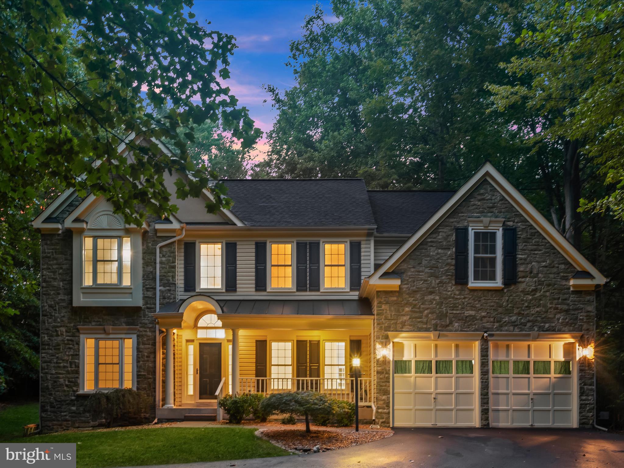 PALISADES POINTE - Residential