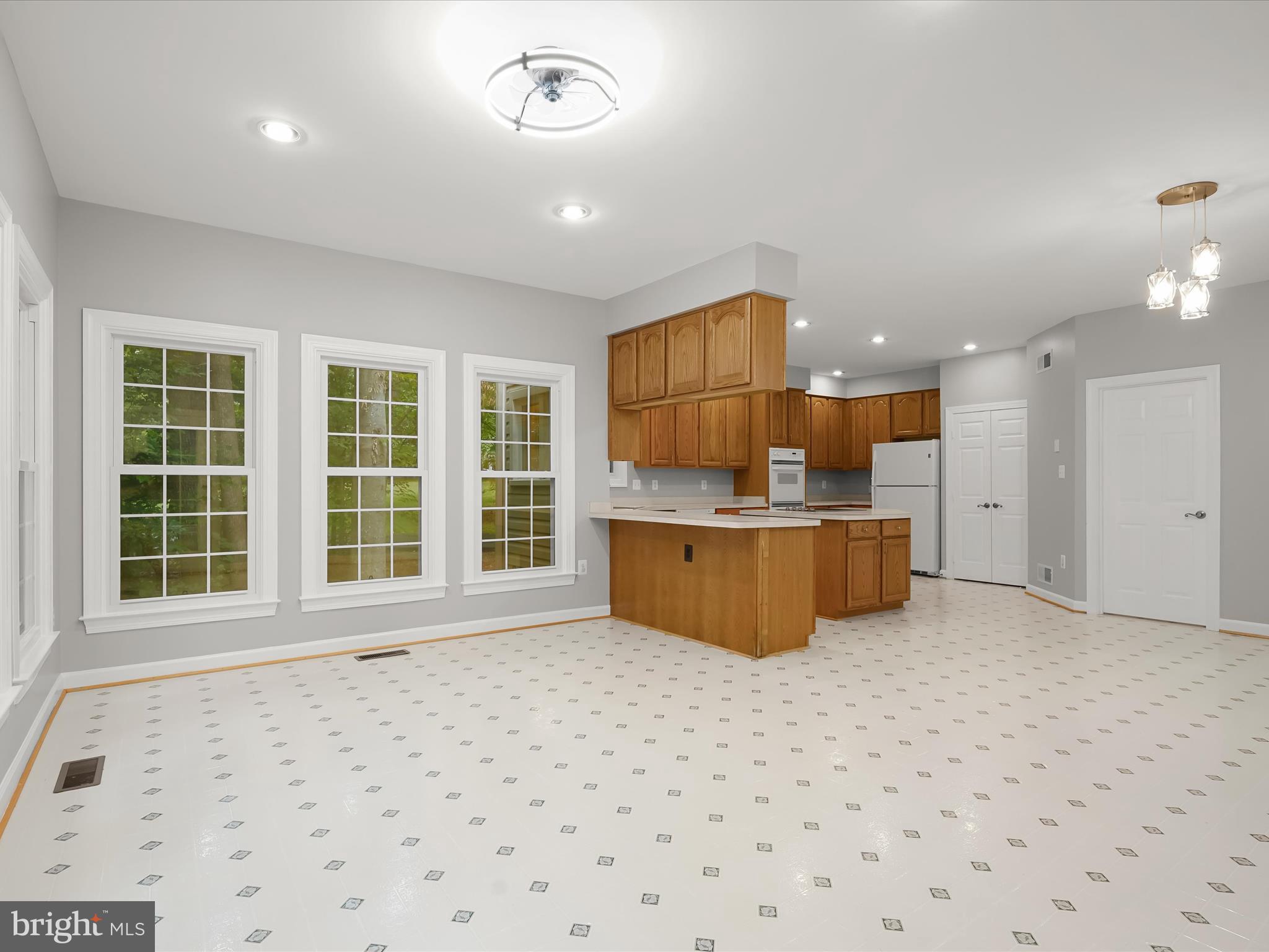 PALISADES POINTE - Residential