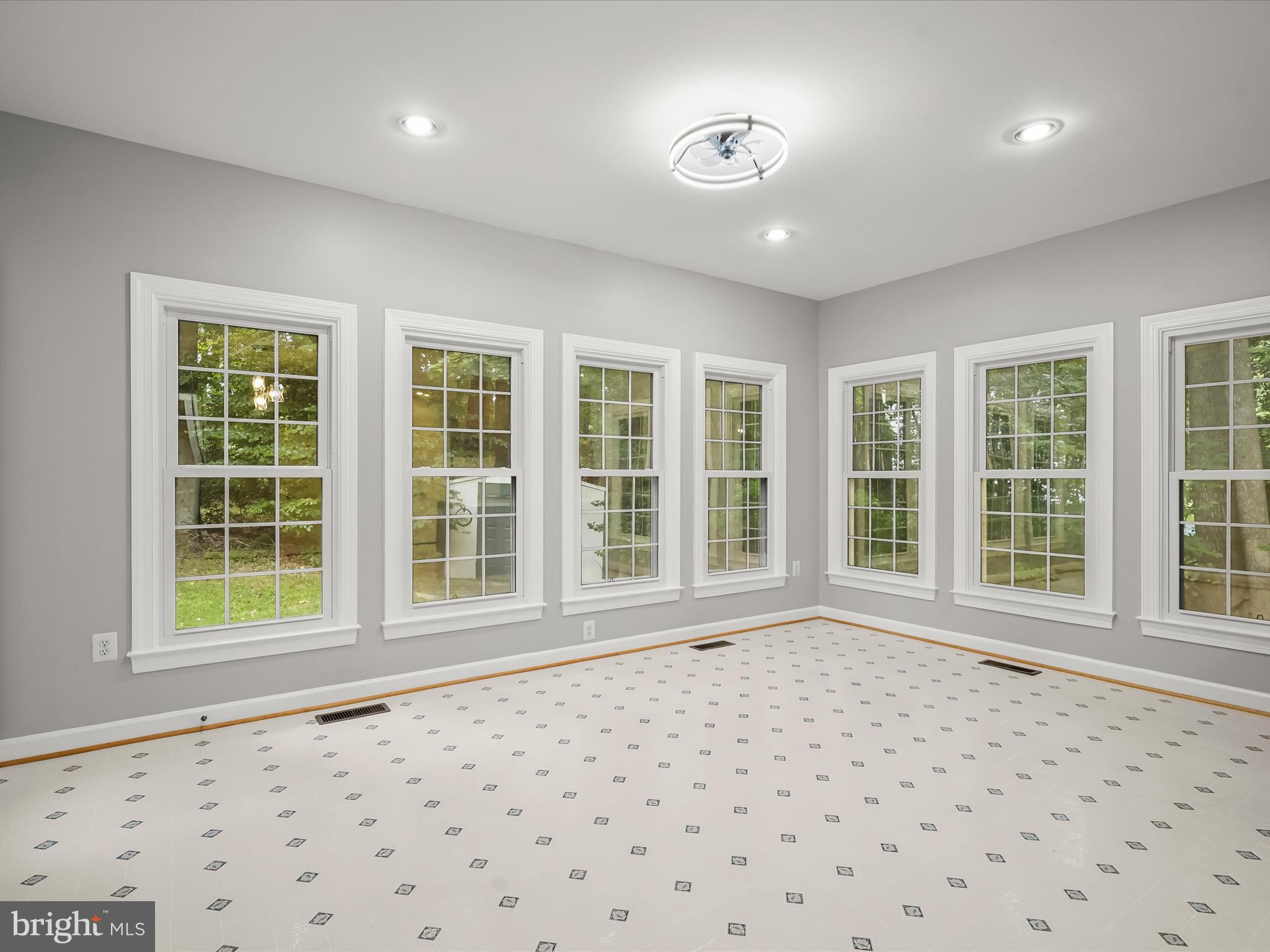 PALISADES POINTE - Residential