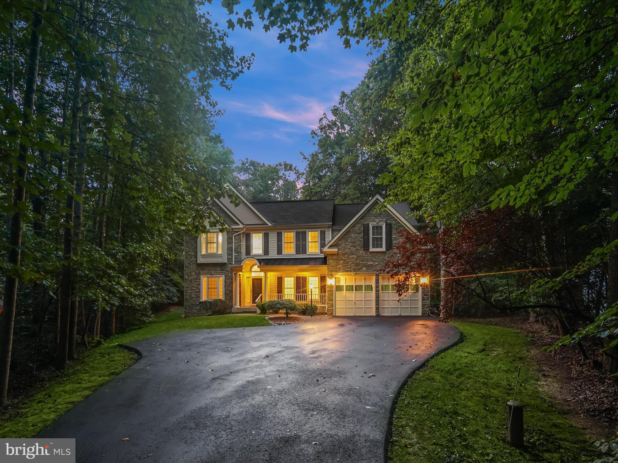 PALISADES POINTE - Residential