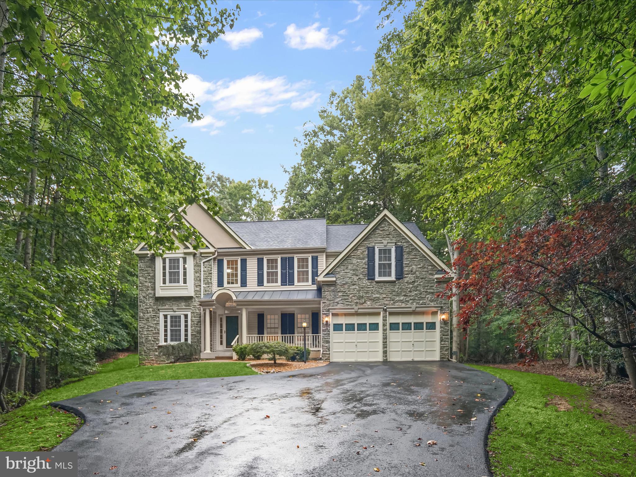 PALISADES POINTE - Residential