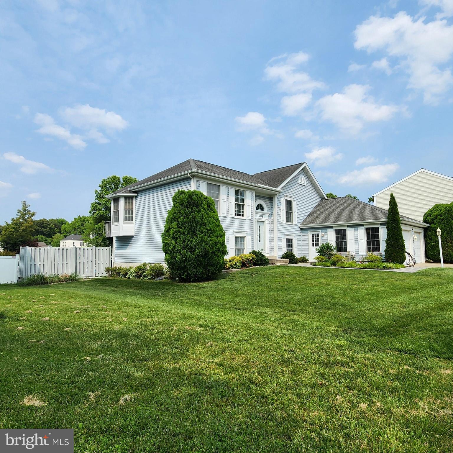1706 ANGEL COURT