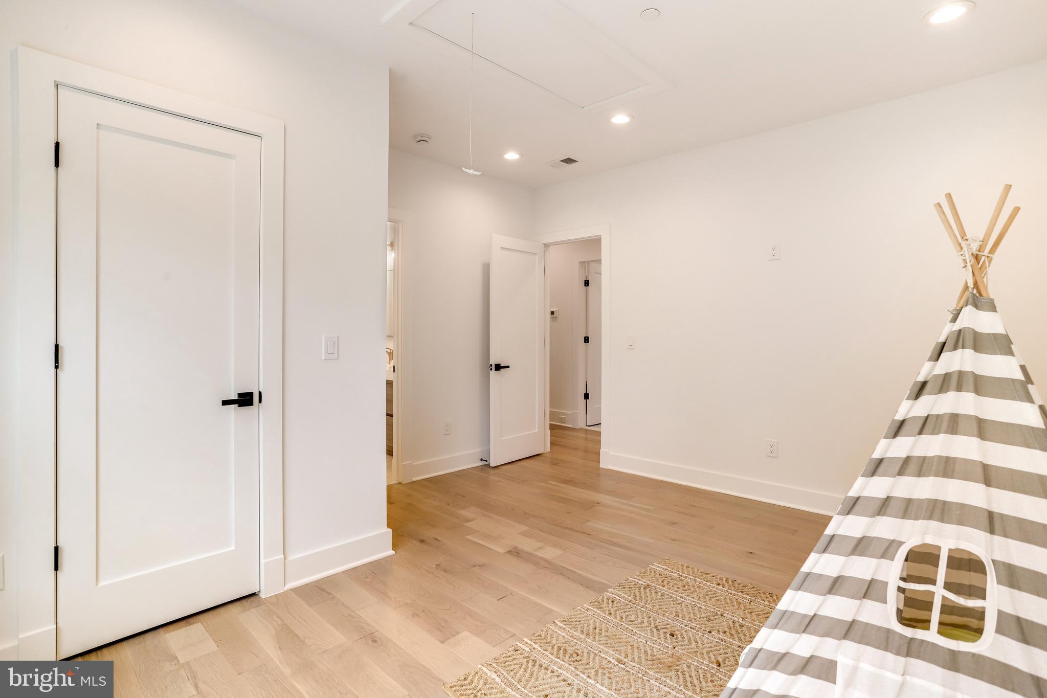 GARRETT PARK - Residential