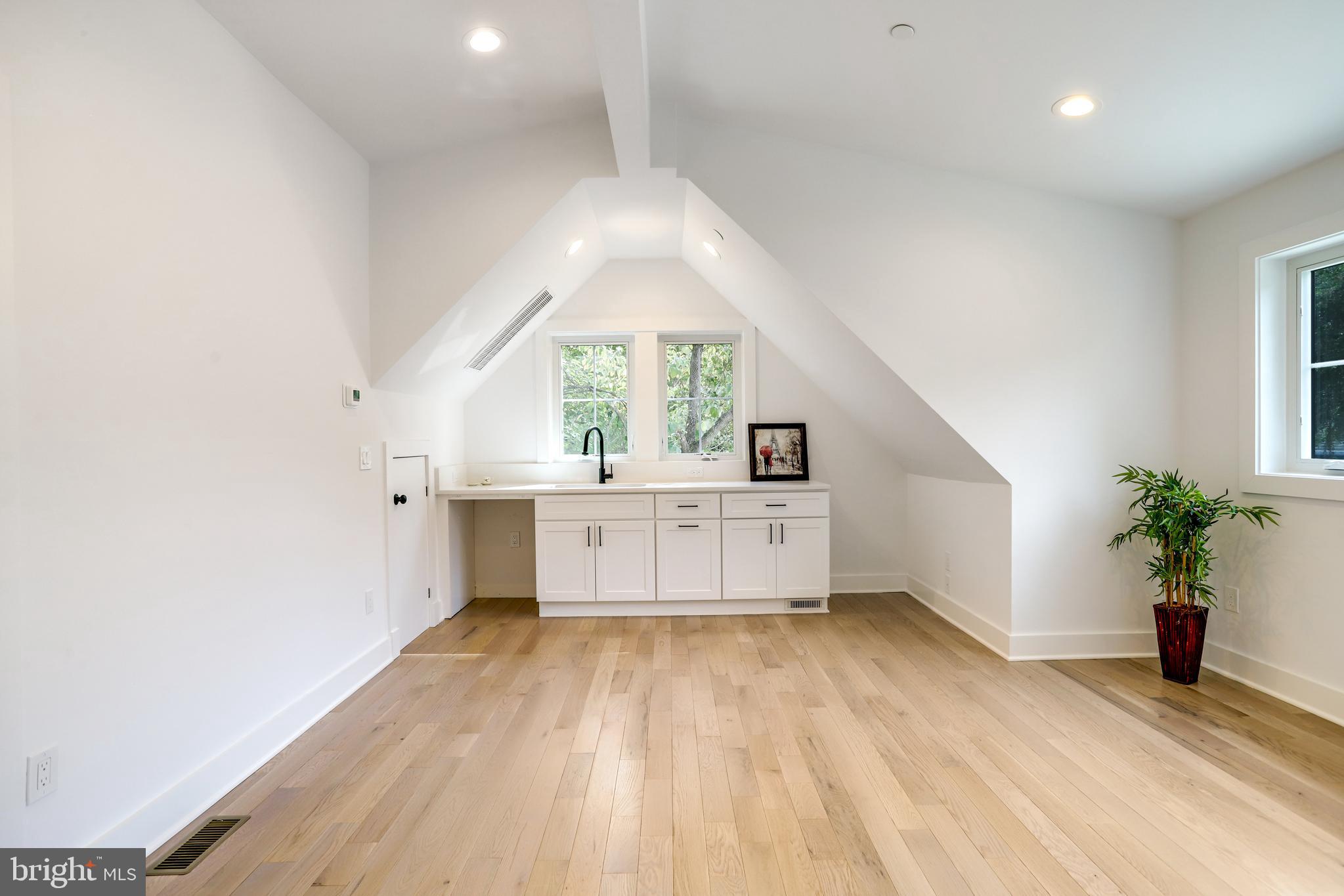 GARRETT PARK - Residential