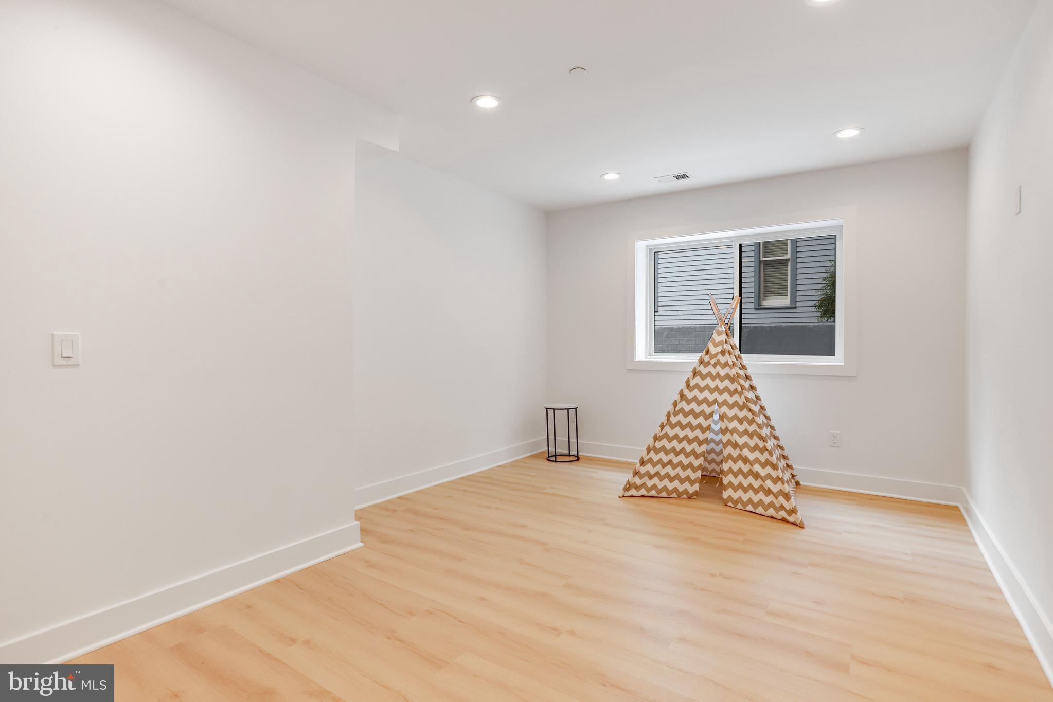 GARRETT PARK - Residential