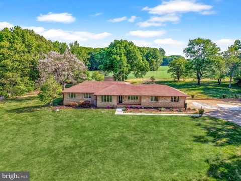 Photo of 31 Little Creek Lane, FREDERICKSBURG, VA 22405 (MLS # VAST2048564)