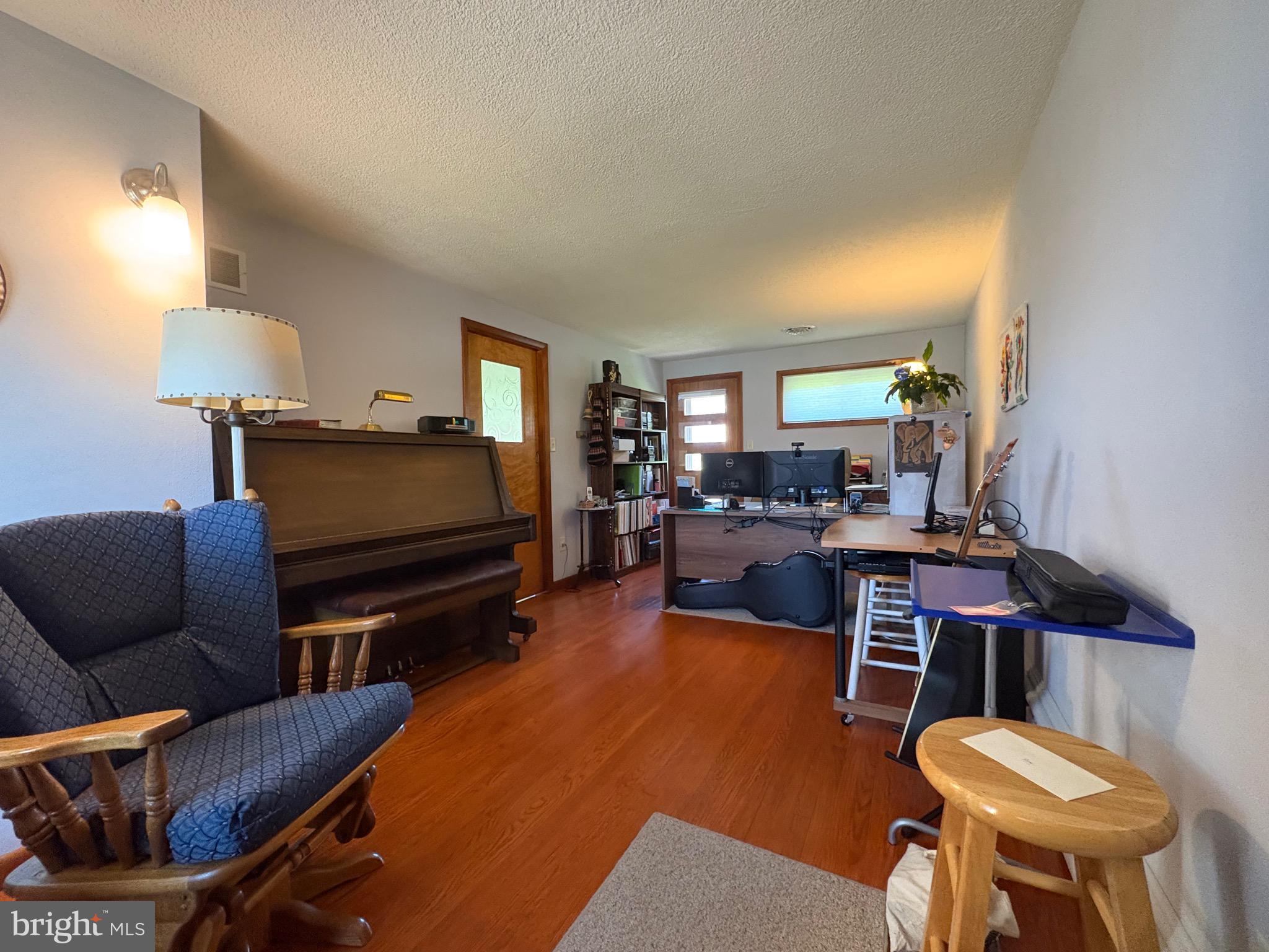 HALLWOOD HEIGHTS - Residential