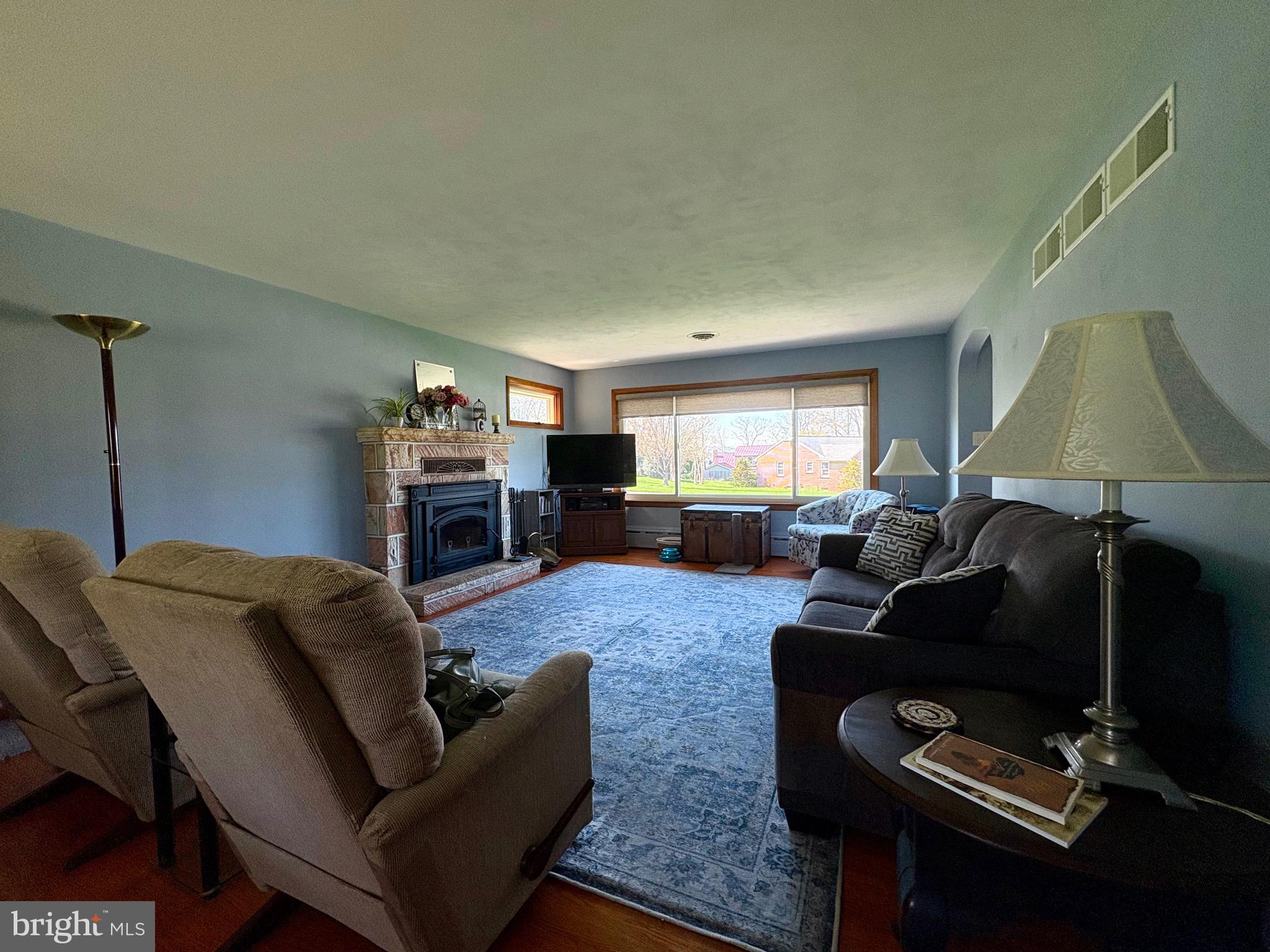 HALLWOOD HEIGHTS - Residential