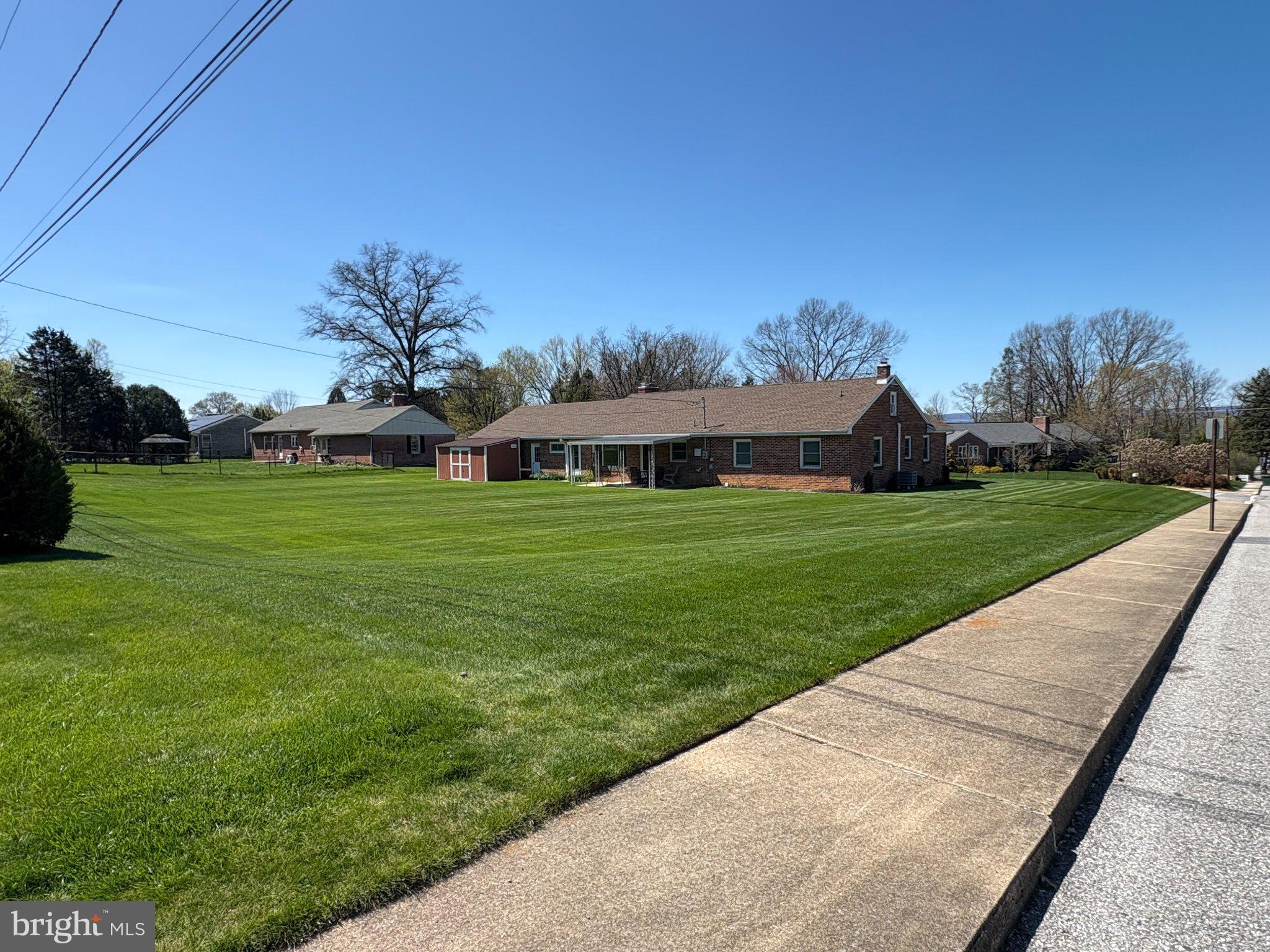 HALLWOOD HEIGHTS - Residential