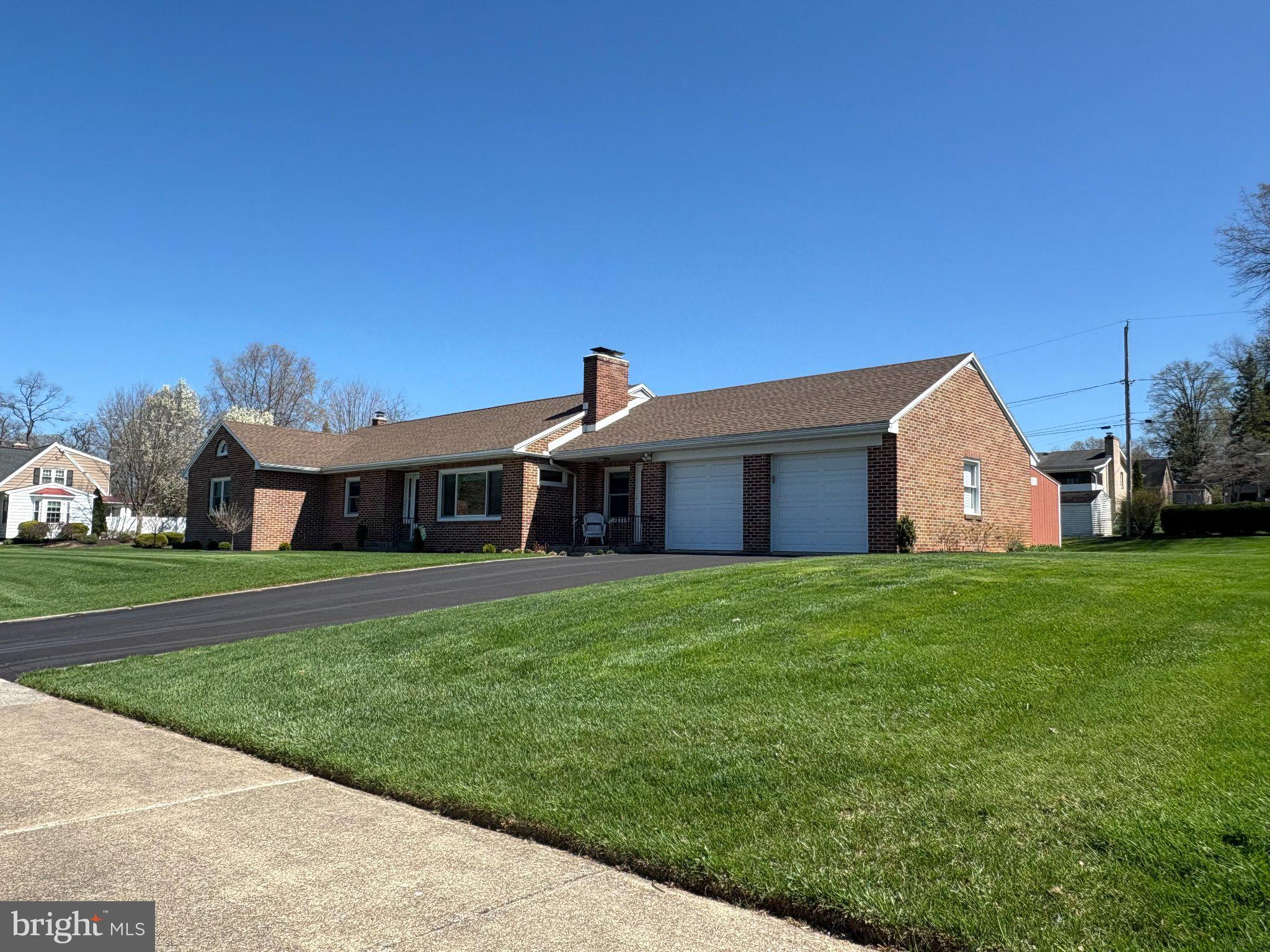 HALLWOOD HEIGHTS - Residential