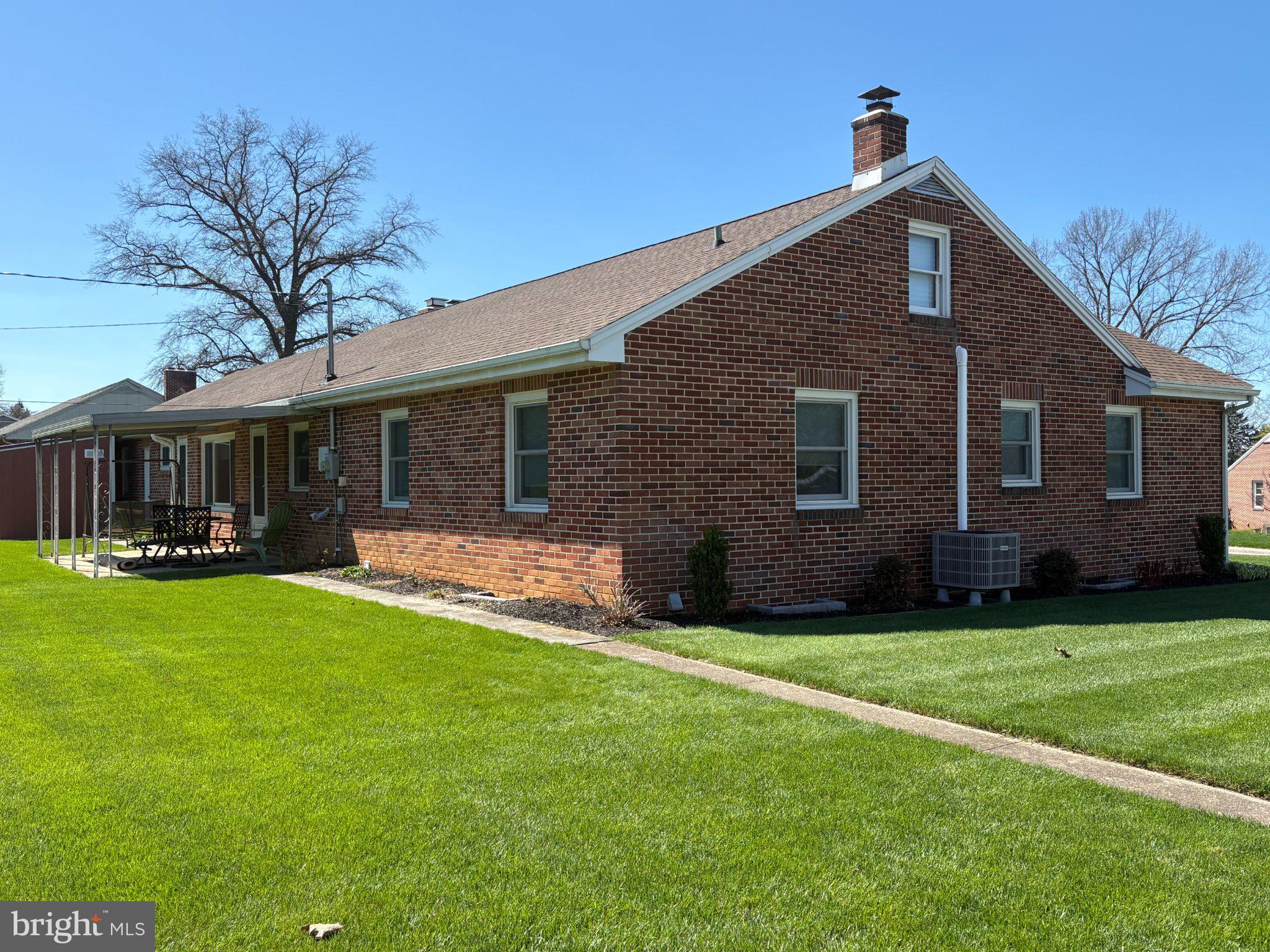 HALLWOOD HEIGHTS - Residential