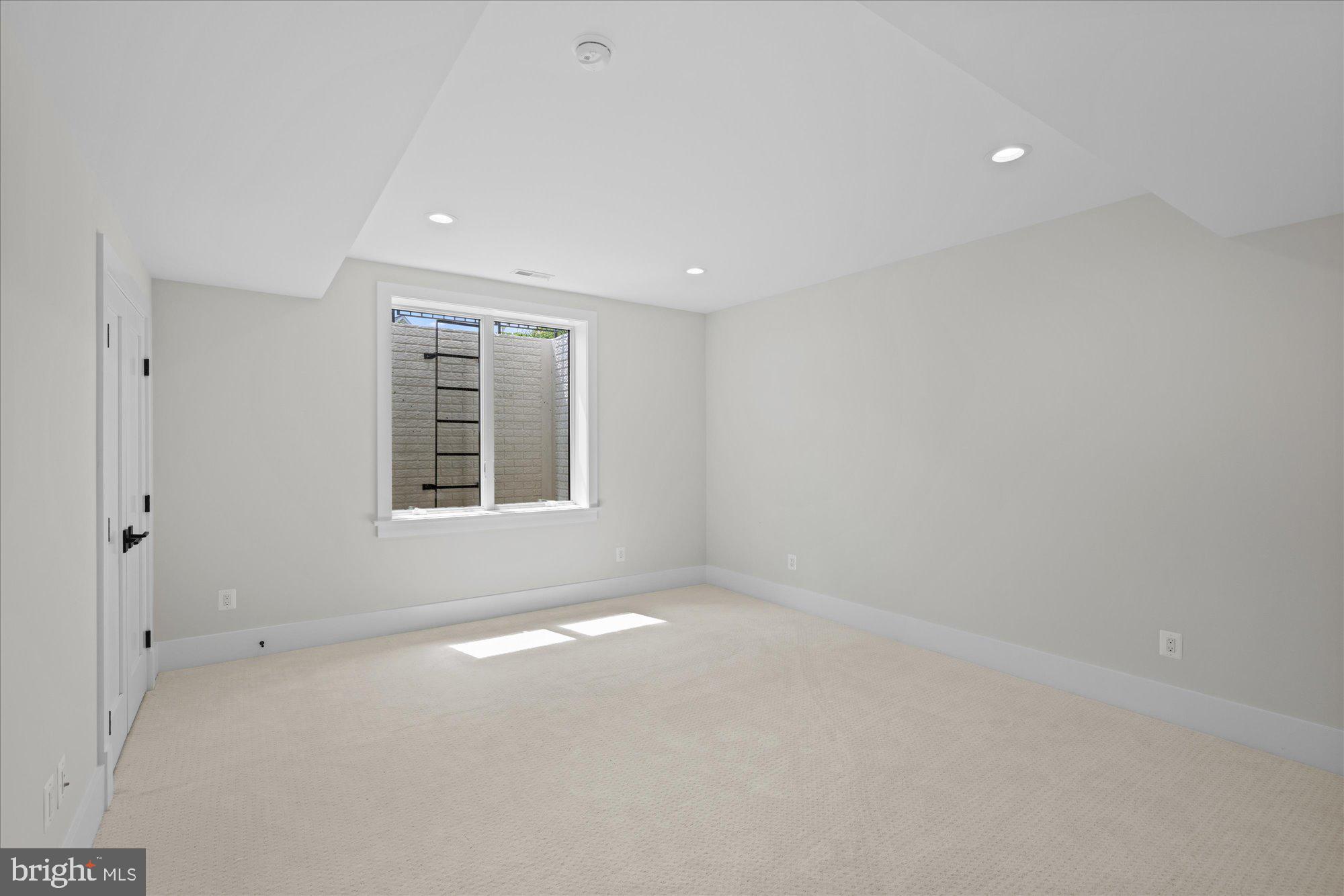 CHURCHILL - Residential