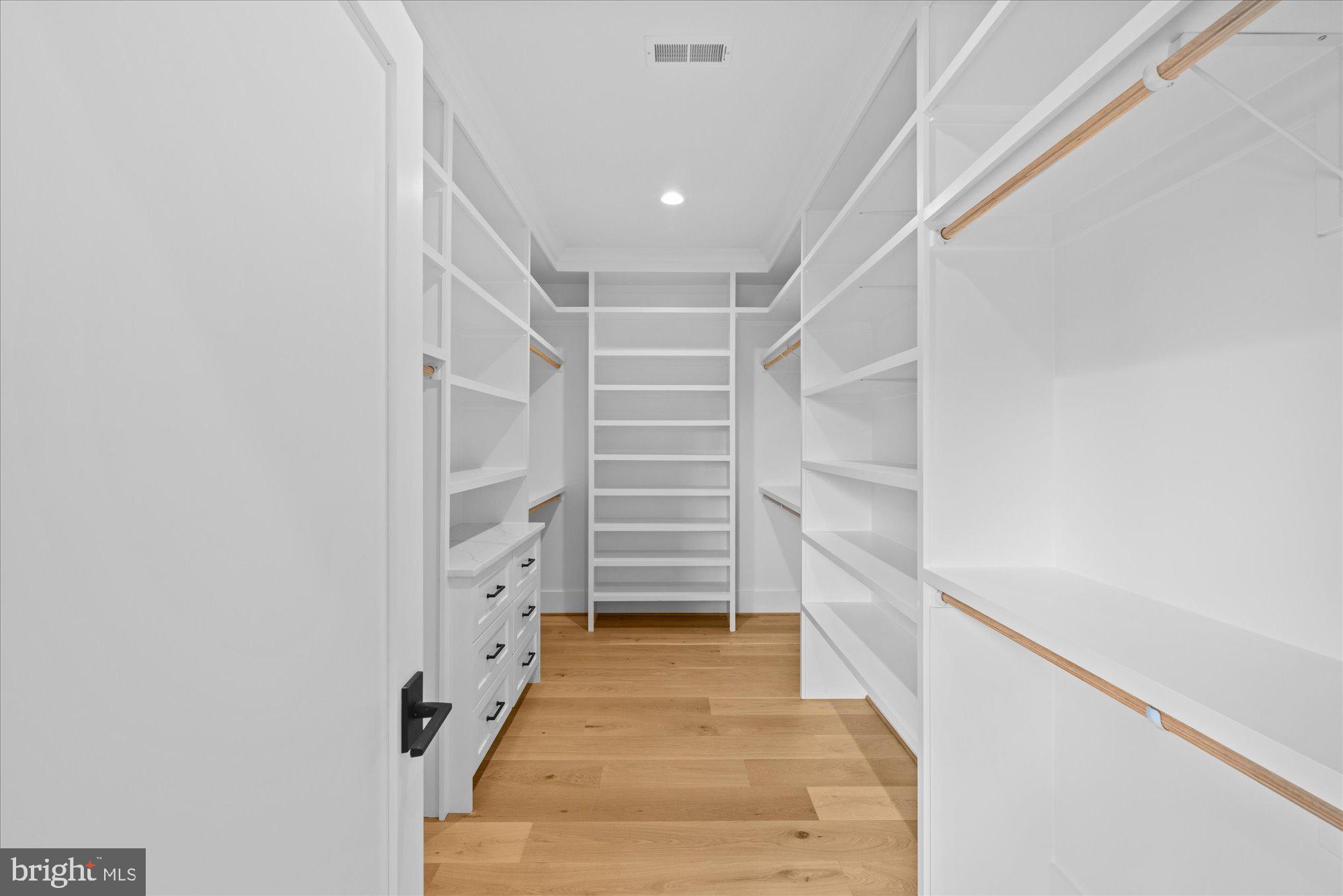CHURCHILL - Residential