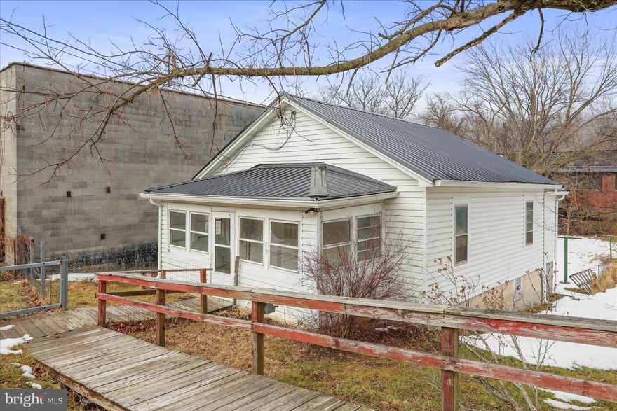 🏡 Charming Bungalow Near Town — $150,000

Welcome to 25 Harrison Avenue in beautiful Berkeley Springs, WV! This adorable 2-bedroom, 1-bath bungalow is the perfect opportunity for a first-time homebuyer or an investor looking to add a rental property to their portfolio.

With 788 square feet of living space, everything is conveniently located on one level, offering easy living and low maintenance. The home was recently updated in 2024, and features a durable metal roof, giving buyers peace of mind for years to come.

One of the standout features is the extra lot that conveys with the property, providing additional outdoor space, future possibilities, or added investment value. Enjoy the convenience of being within walking distance to town, where you can explore local shops, dining, and all the charm Berkeley Springs has to offer.

This property does require flood insurance, which is reflected in the competitive price — making it one of the most affordable homes currently available in the area.

✨ Highlights:

2 Bedrooms | 1 Bathroom

788 sq ft — all on one level

Recently updated (2024)

Metal roof

Extra lot included

Walking distance to town

Great starter home or investment opportunity

Priced at just $150,000

Opportunities at this price point are rare — schedule your showing today before it’s gone!