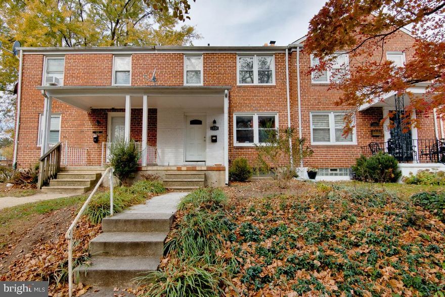 This home will not last long. Perfect home and so convenient. 3 bedrooms, 2 full baths.  Modern kitchen with granite, eat in kitchen, hardwood floors, stainless steel appliances, new carpet, new systems. Fully finished basement with full bath. Big, fenced in back yard, brick patio, raised garden box and private parking pad.  Turnkey home under $160K!