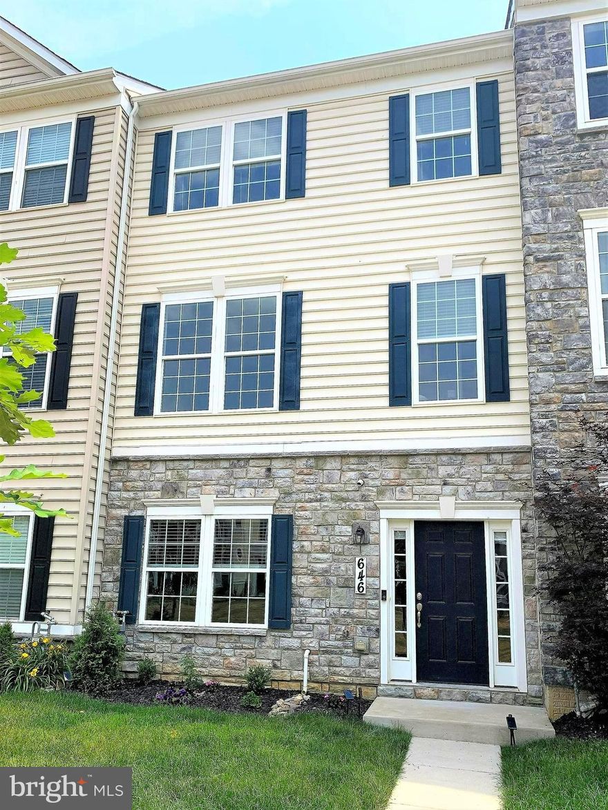 Pristine, popular, Kimberly Model in Eastchurch.  Open main level living, cooking, dining and access to the 18X10' trex rear deck. Wonderful community center, common areas and pool. Everything is happening on this side of town. Half bath on the entry and main levels with two full on the upper level. Primary bdrm has a tray ceiling, two walkin closets and a deluxe bath.