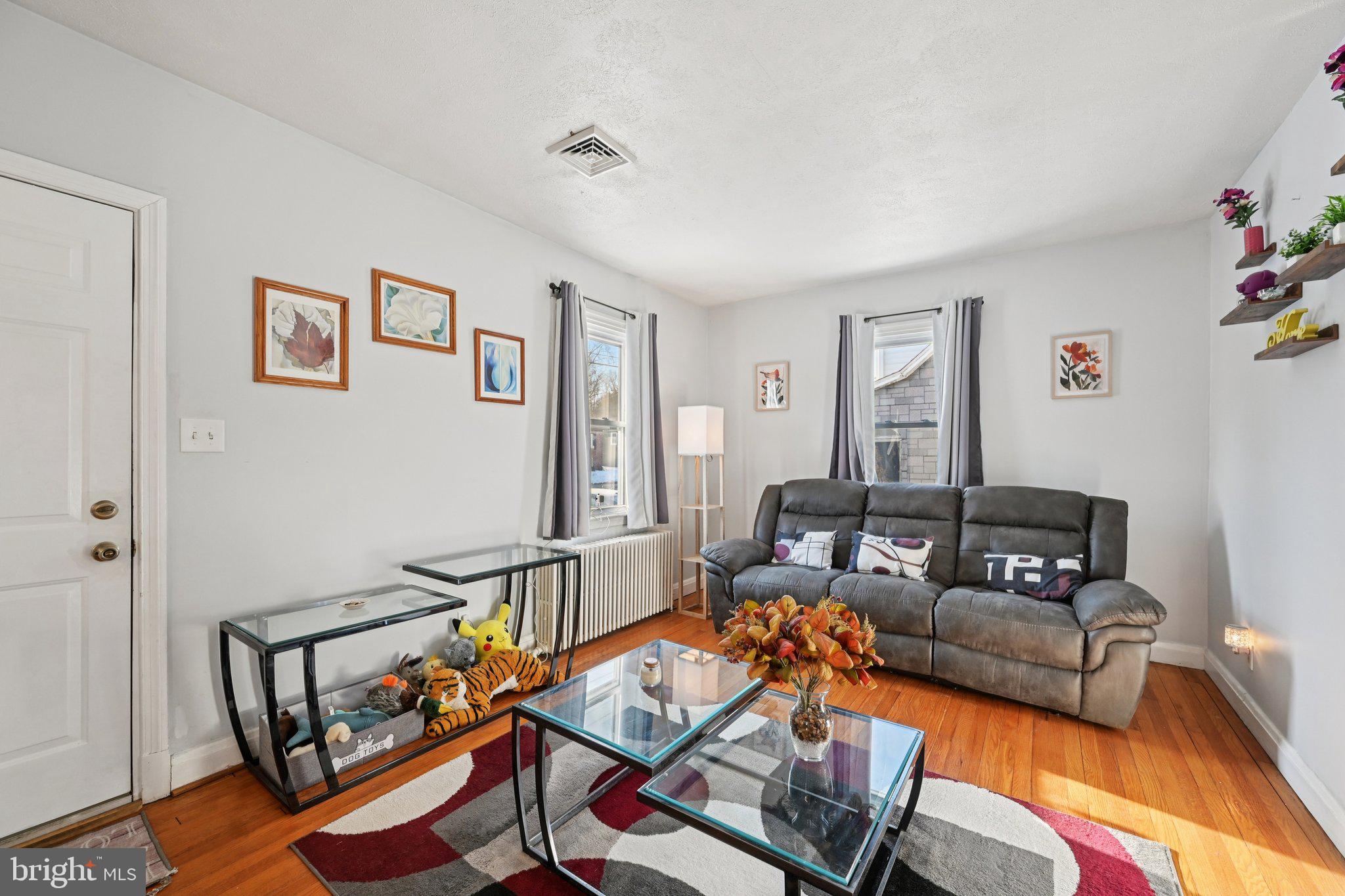 3046 WOODSIDE AVENUE