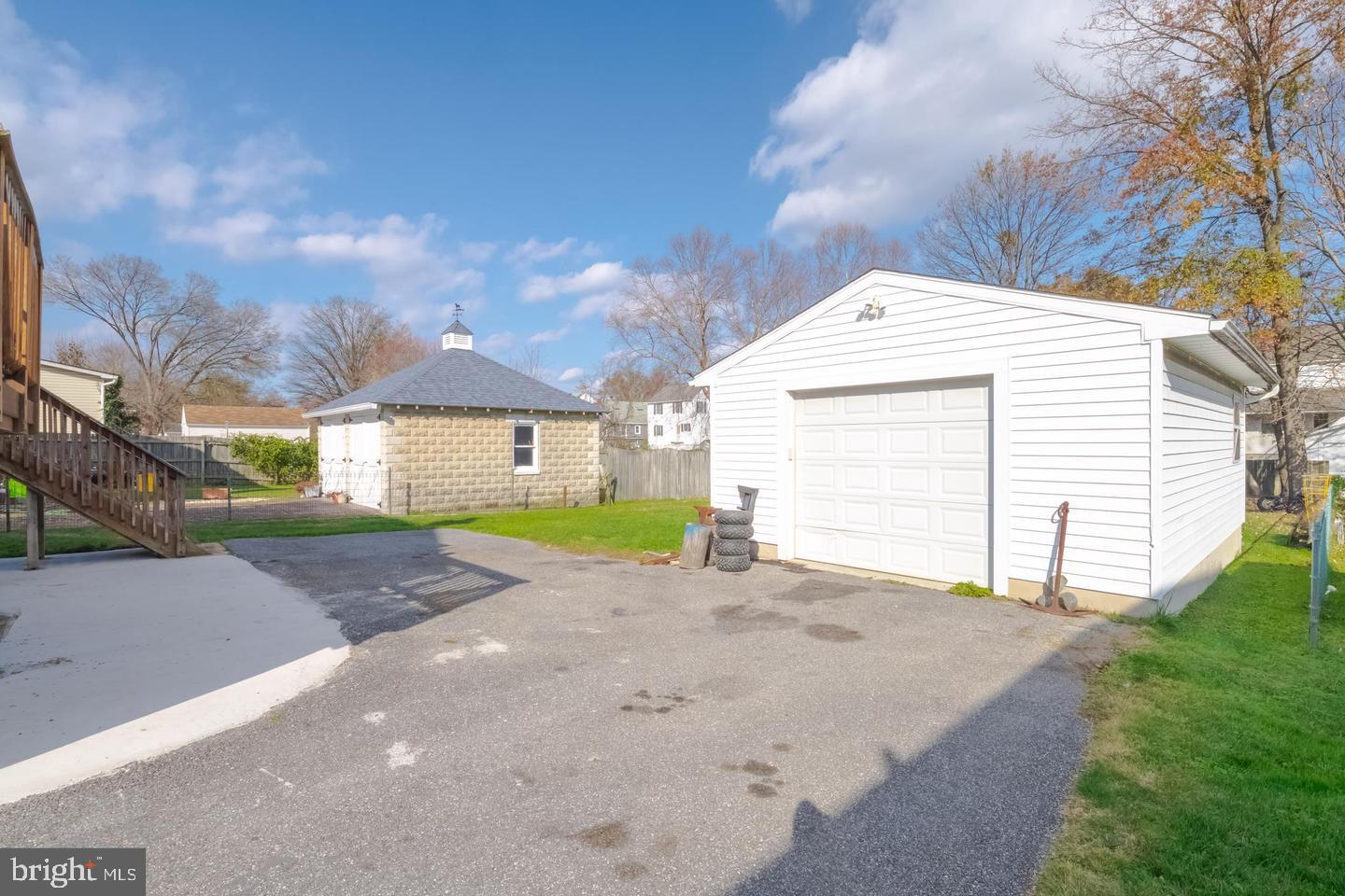 WOODSIDE - Residential