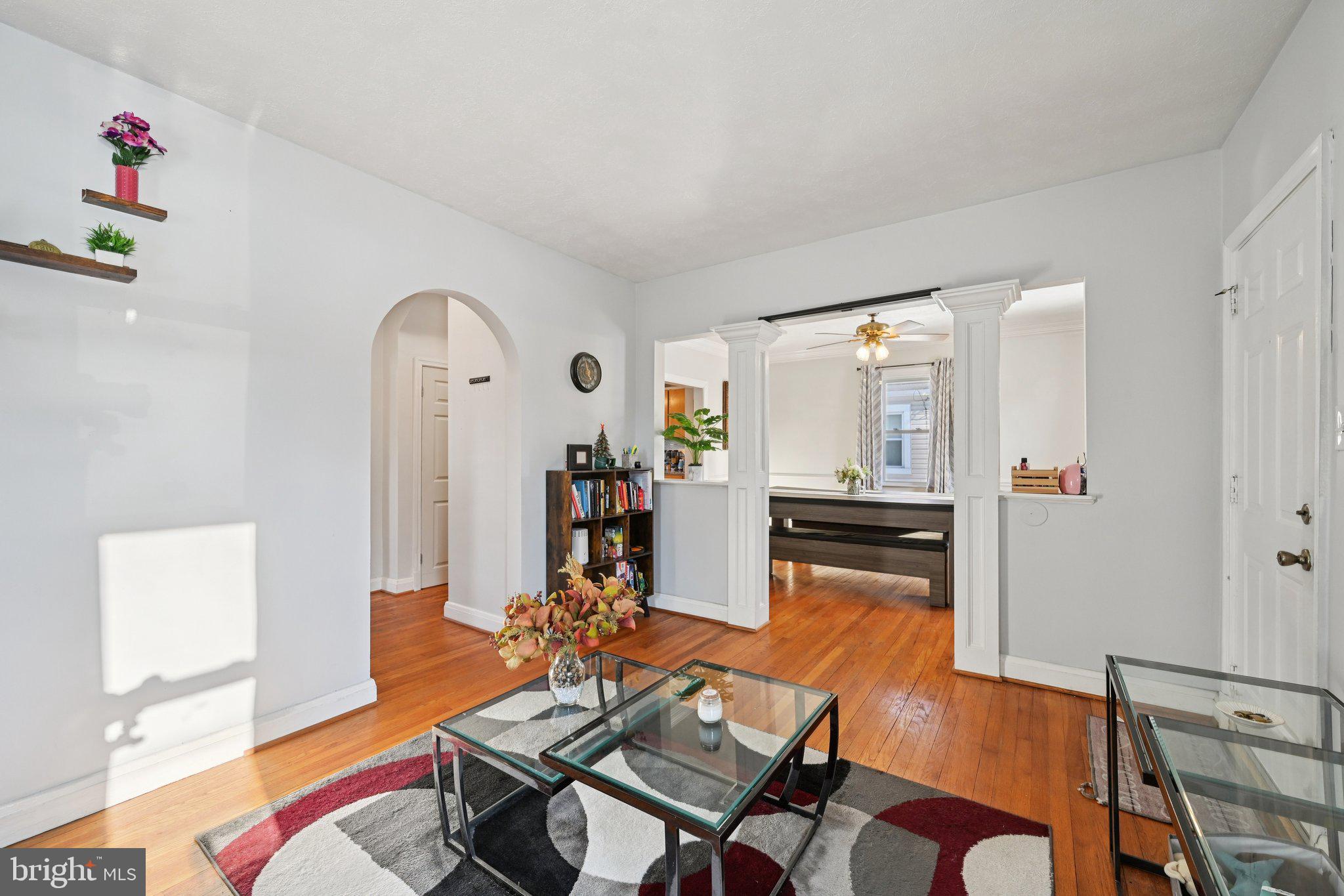 3046 WOODSIDE AVENUE