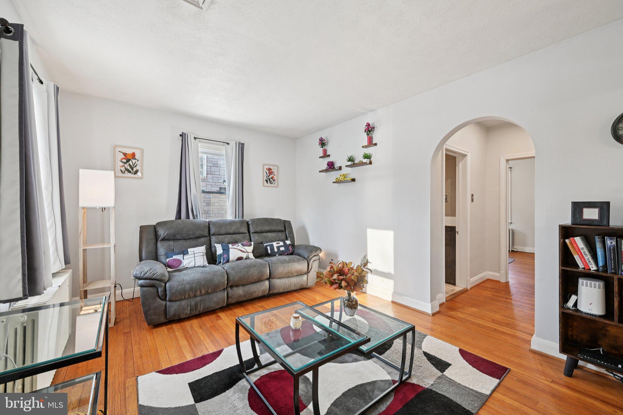 3046 WOODSIDE AVENUE