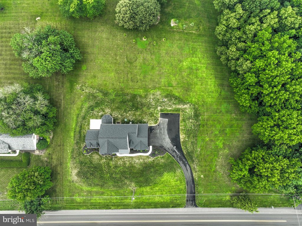 Photo of 812 Furnace Hills Pike, Lititz, PA 17543 (MLS # PALA2038030)