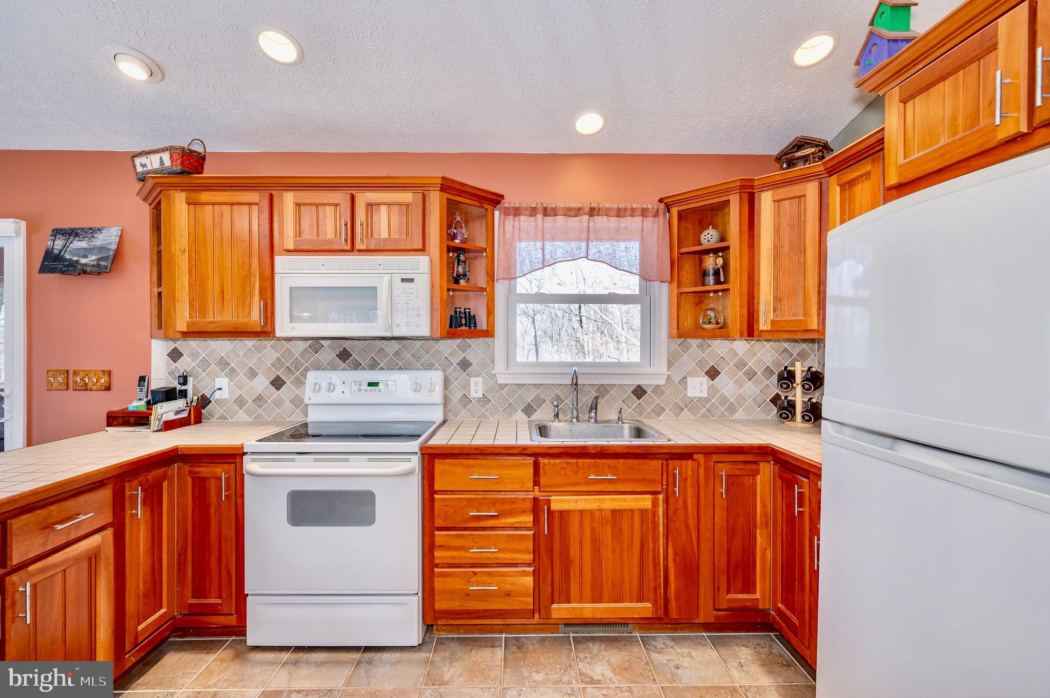 MEADOW HILLS - Residential