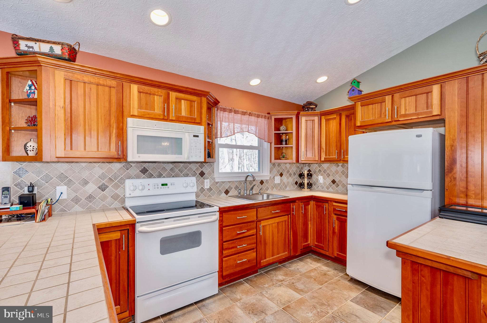 MEADOW HILLS - Residential