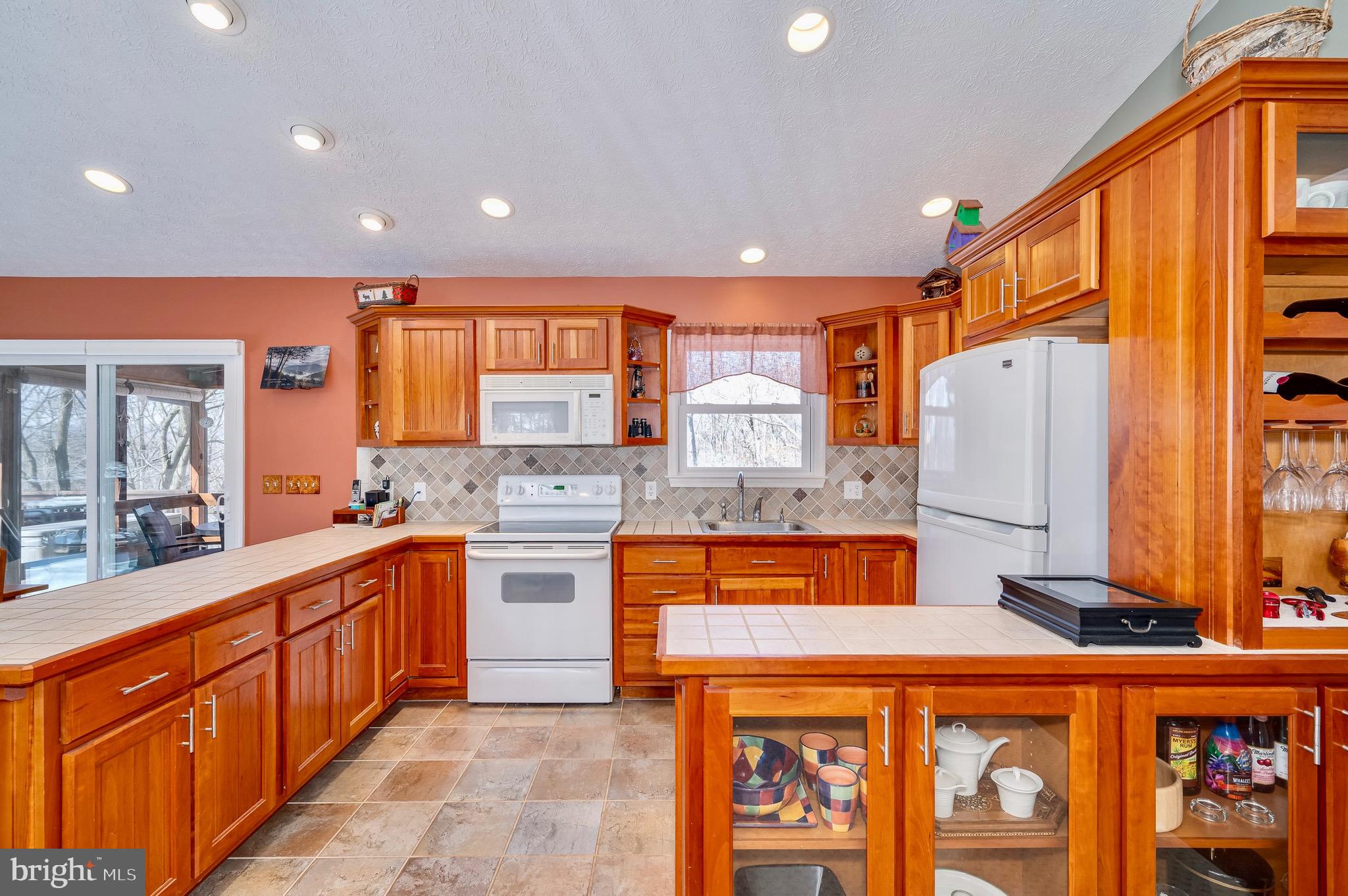 MEADOW HILLS - Residential