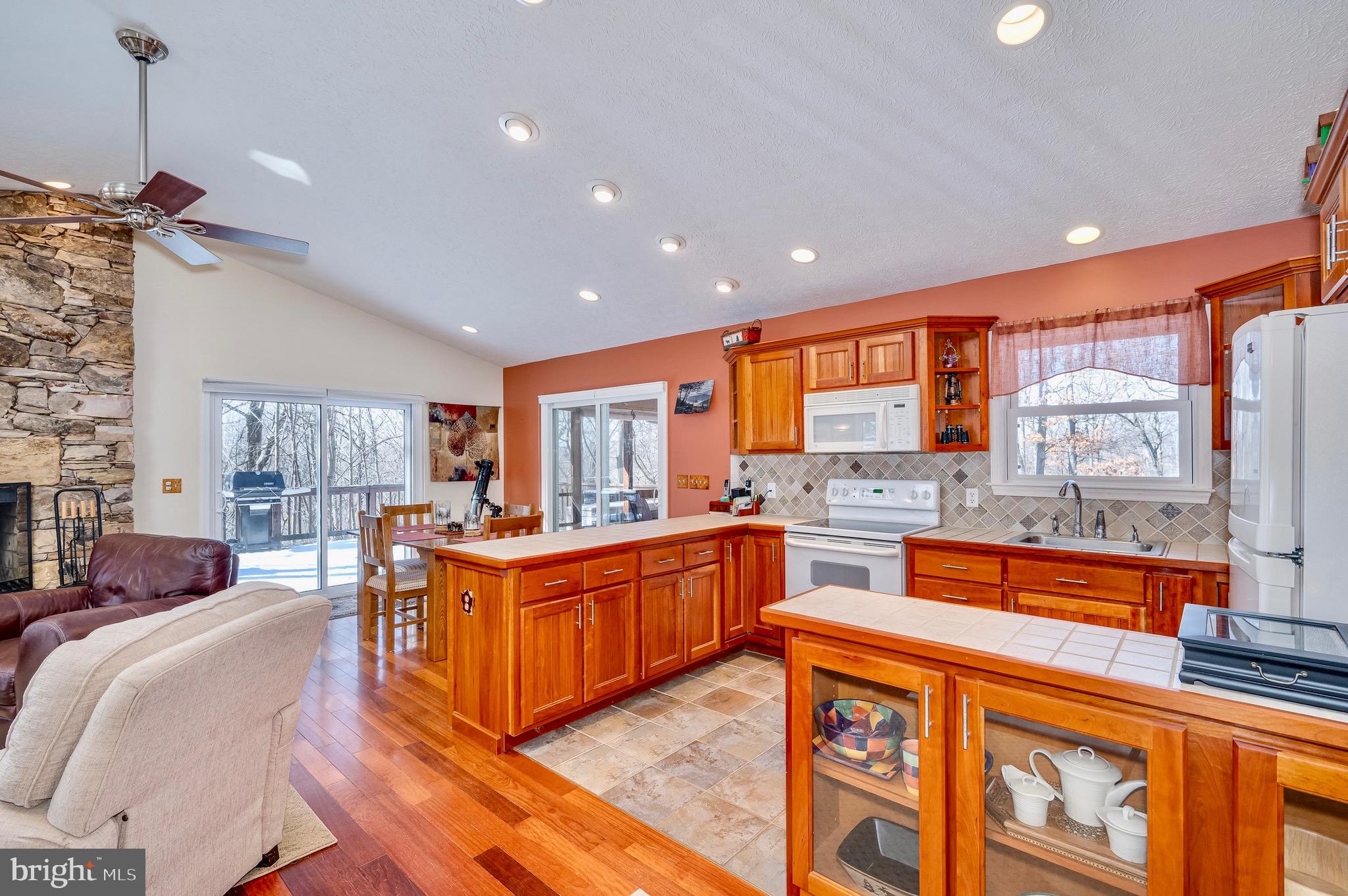 MEADOW HILLS - Residential