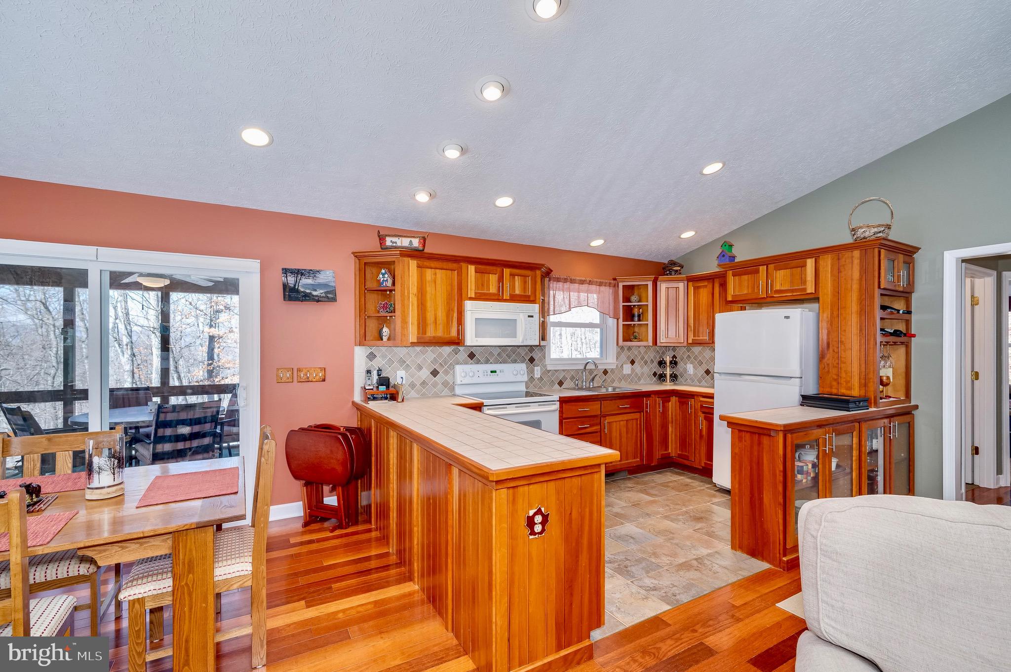 MEADOW HILLS - Residential