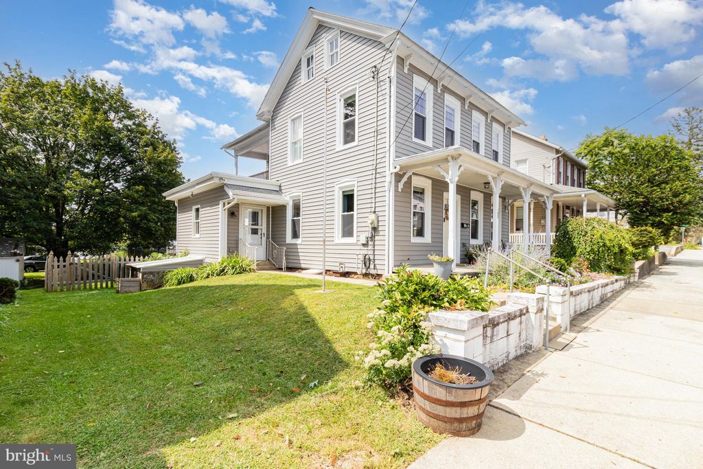 Photo of 32 S 11th Street, AKRON, PA 17501 (MLS # PALA2076286)