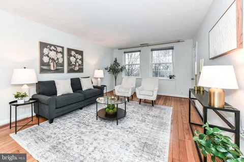 MLS: VAAR2073606