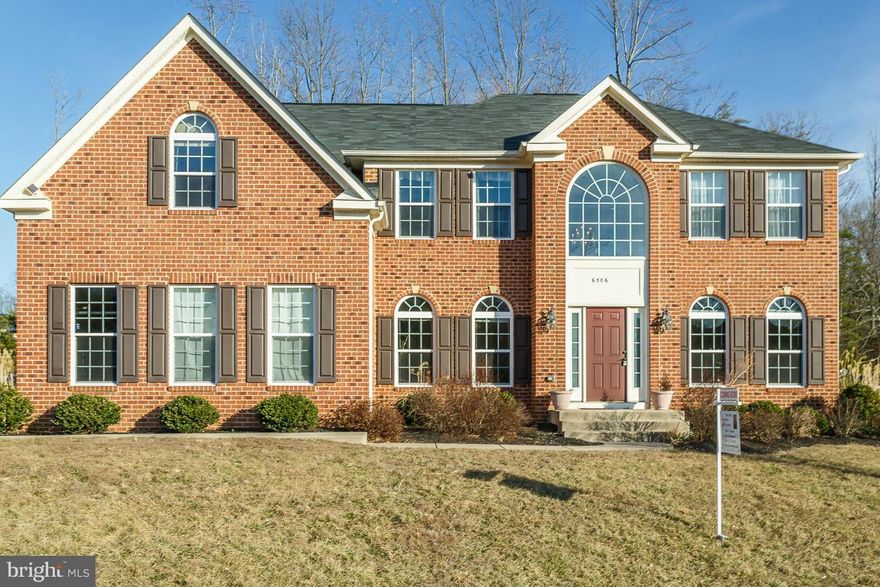 Single Family Home in a Desired Neighborhood of Broad Creek Estates, Hardwood Floors Throughout, Upgraded Appliances, 5Brs 3Fb 1HB .(3Brs in the Bsmt NTC). Large Master Bedroom with two large Walk in closets. Finished Basement with a full Kitchen and full bath. Nice Backyard.