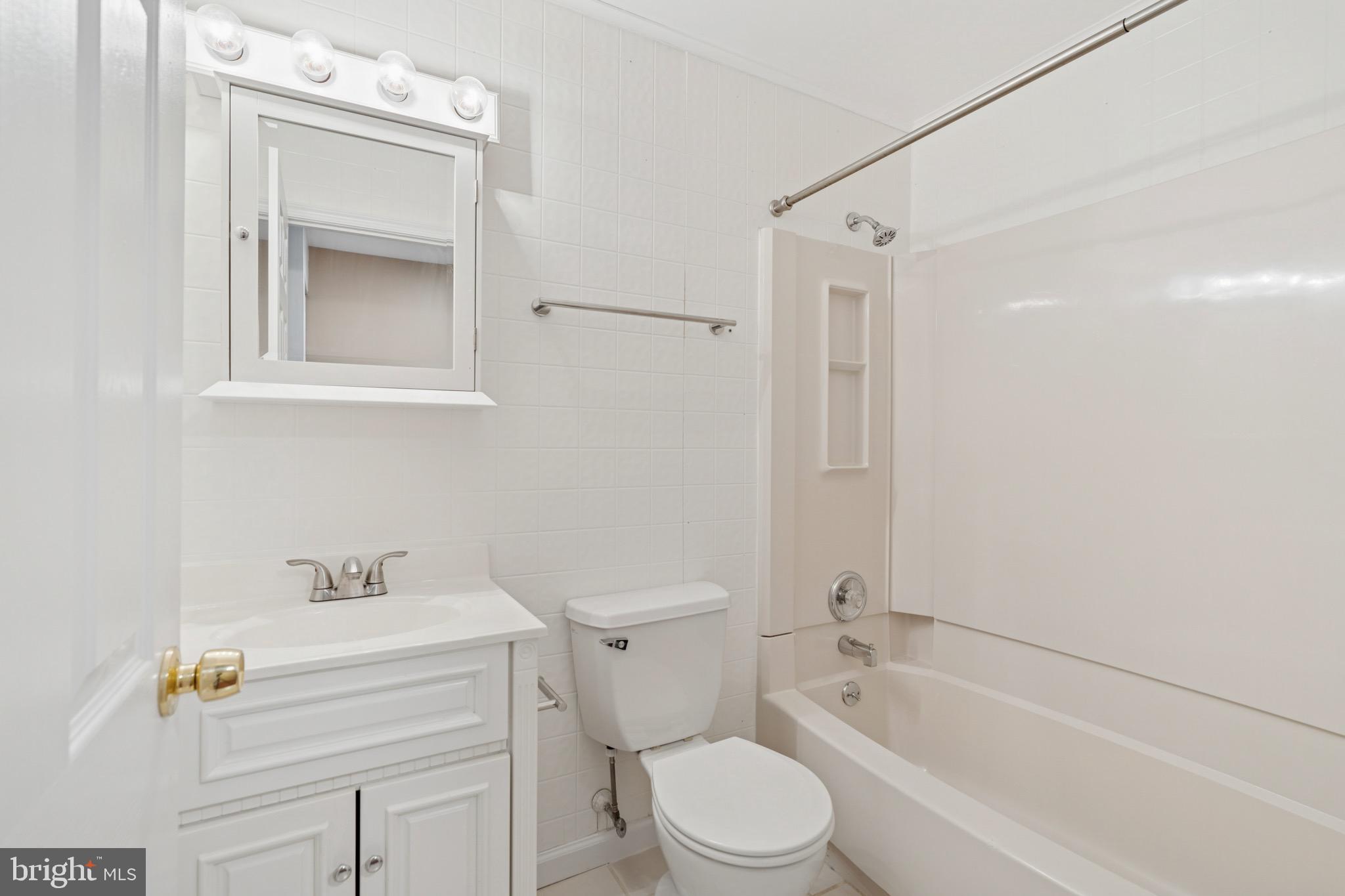 SANATOGA VIL - Residential Lease