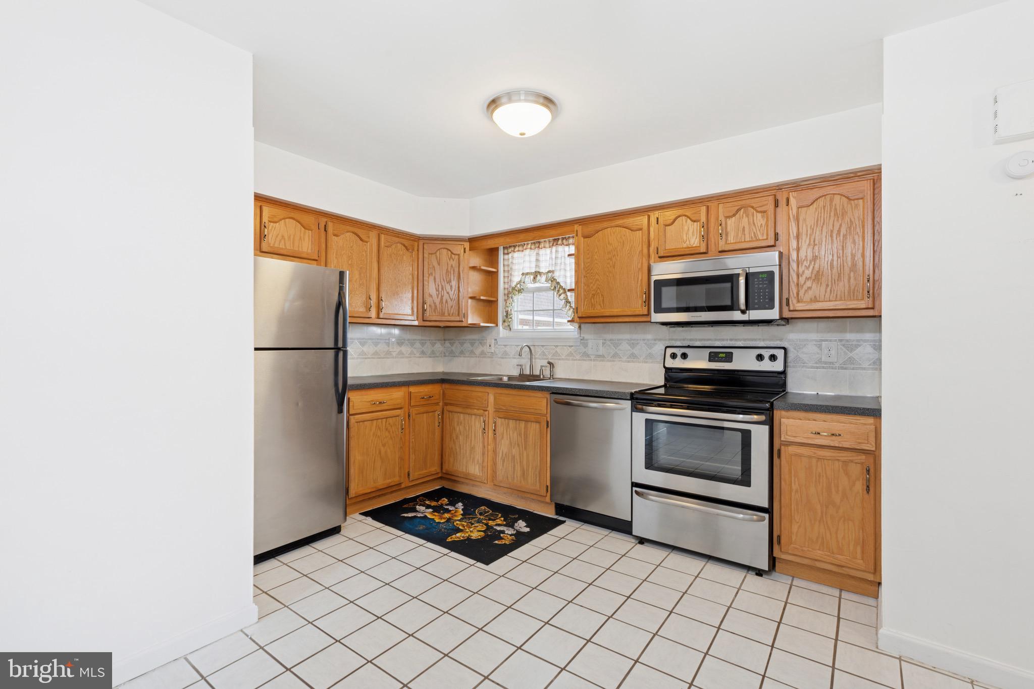 SANATOGA VIL - Residential Lease