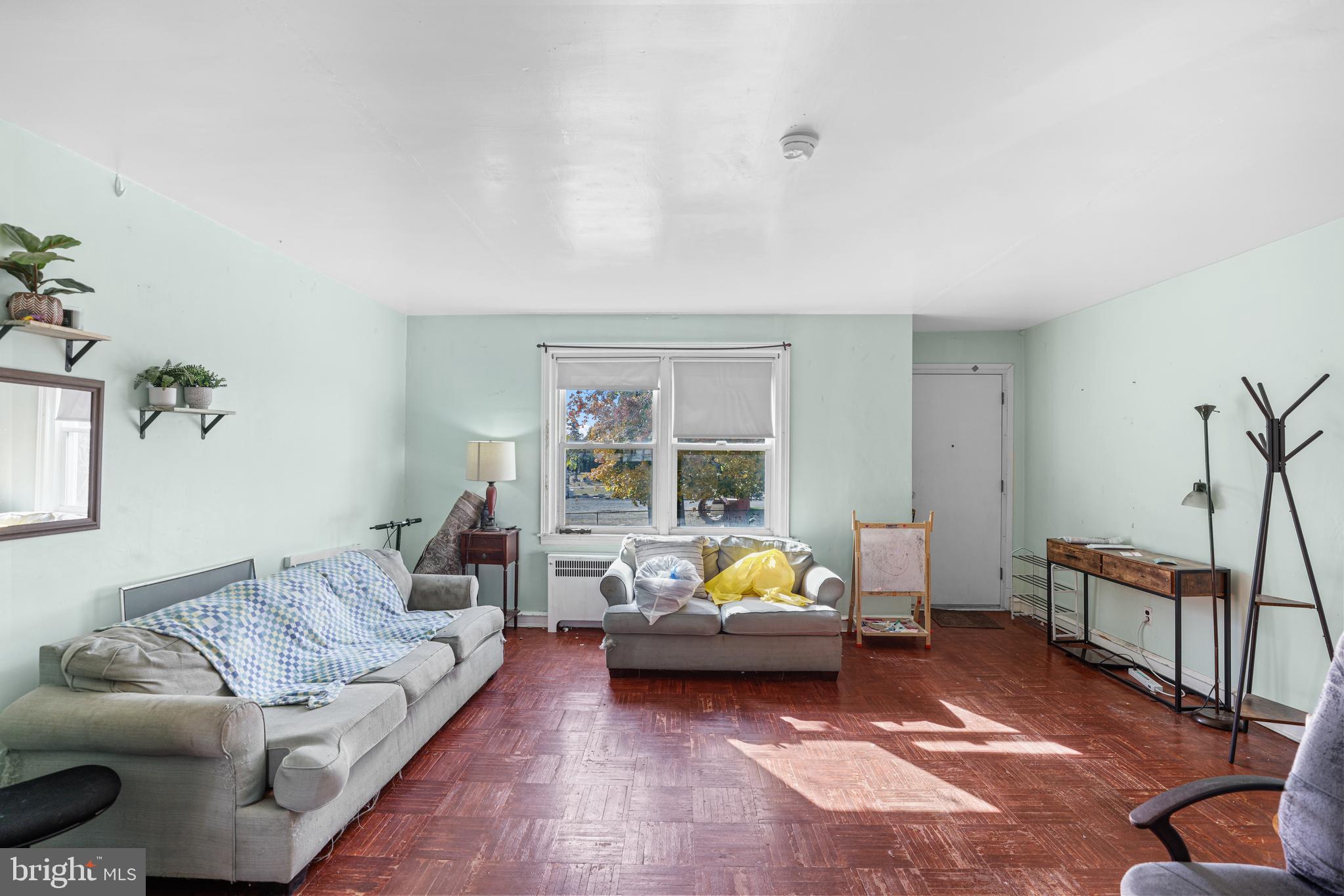 7533 WOOLSTON AVENUE